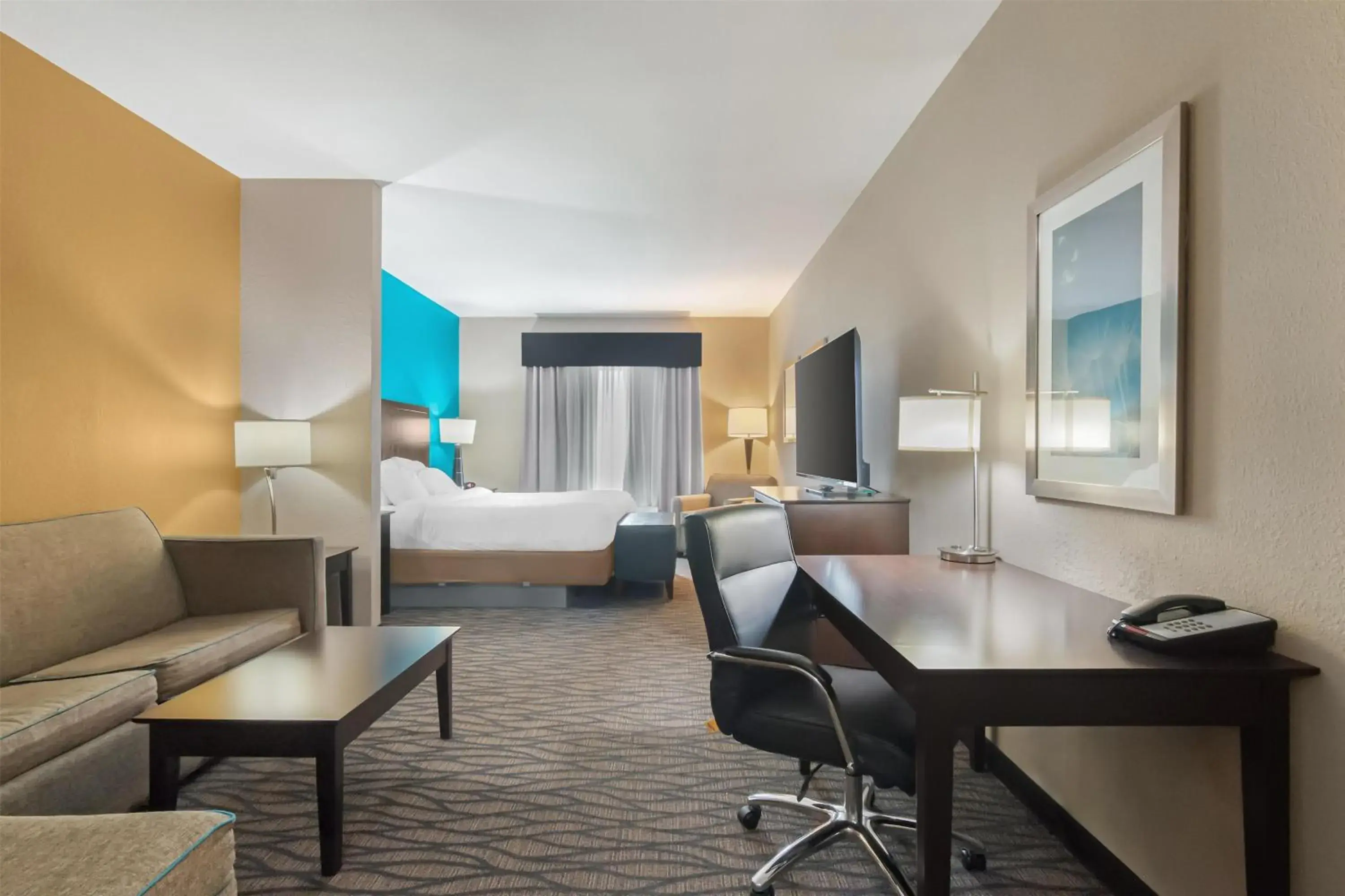 King Suite with Sofa Bed - Non-Smoking in Best Western Plus Hiawatha Hotel King Suite with Sofa Bed - Non-Smoking in Best Western Plus Hiawatha Hotel