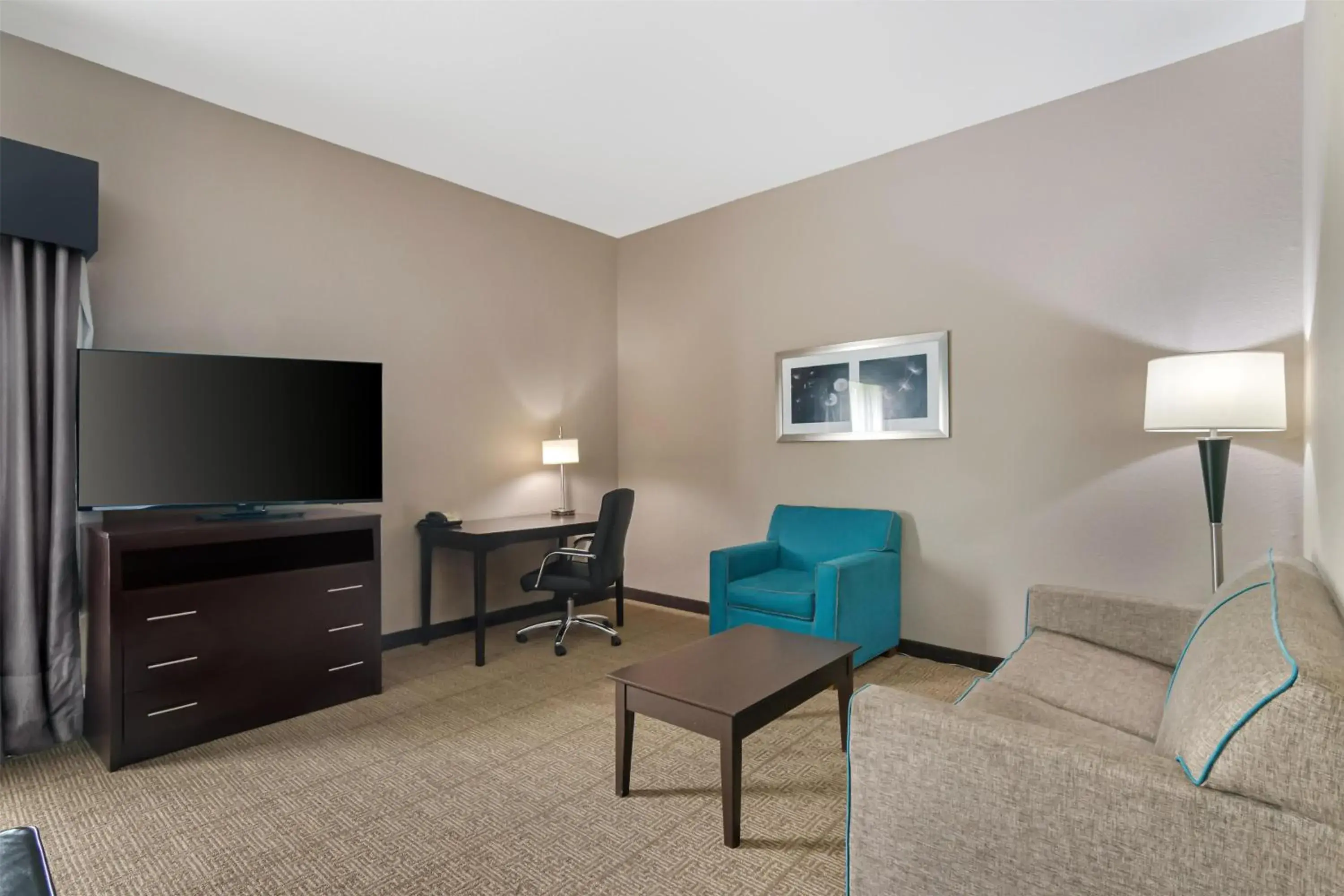 Photo of the whole room in Best Western Plus Hiawatha Hotel Photo of the whole room in Best Western Plus Hiawatha Hotel