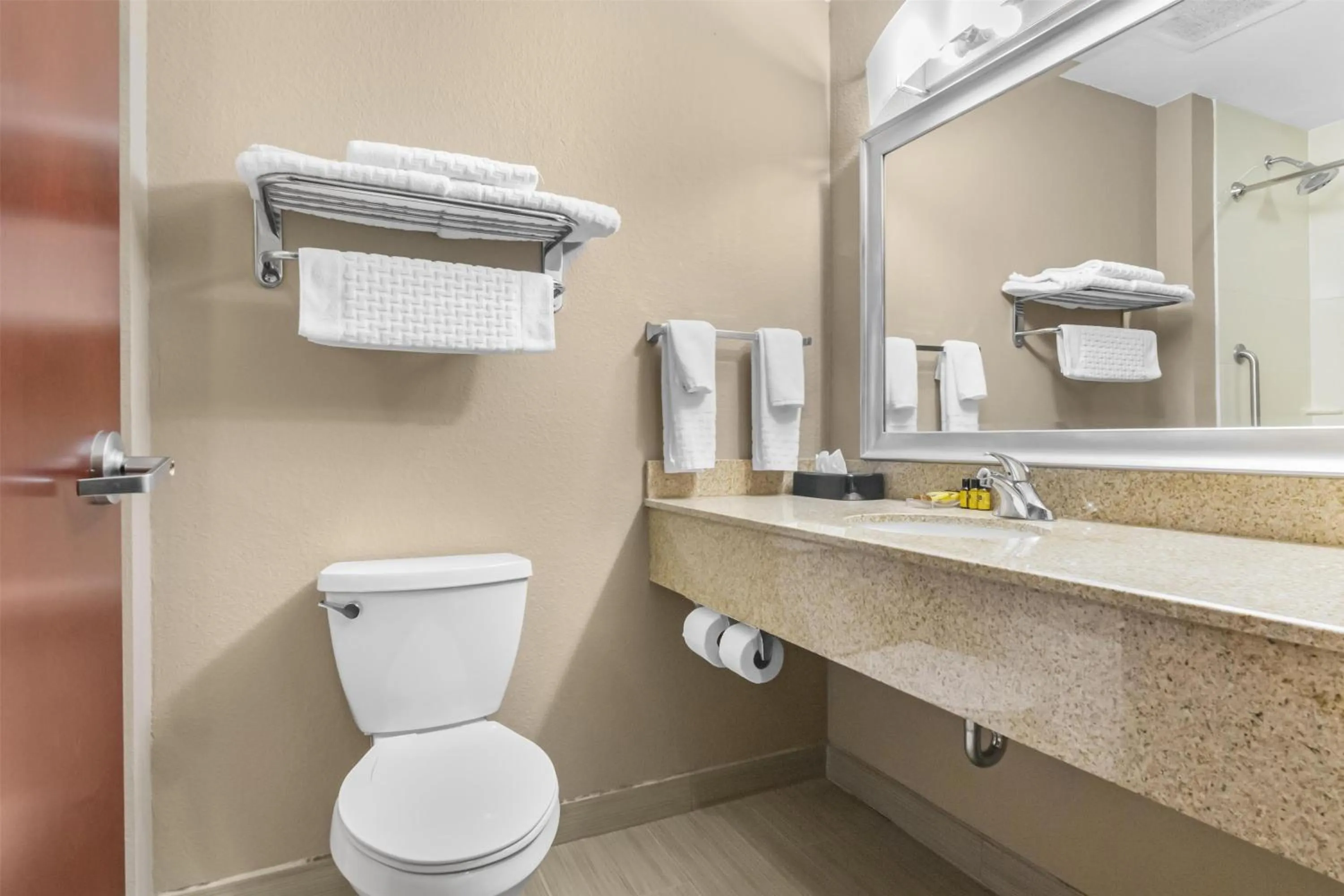 Bathroom in Best Western Plus Hiawatha Hotel