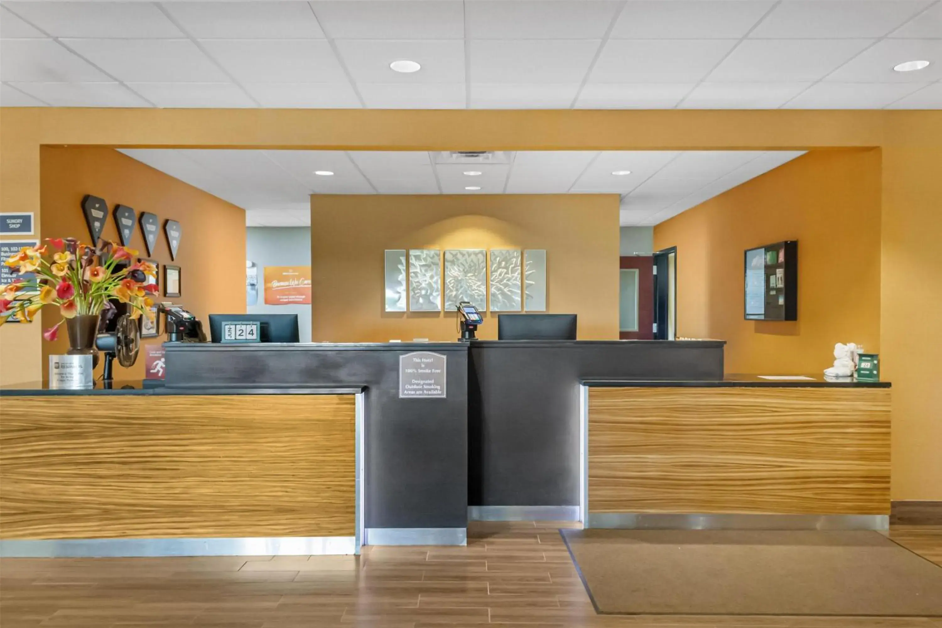 Lobby or reception in Best Western Plus Hiawatha Hotel Lobby or reception in Best Western Plus Hiawatha Hotel
