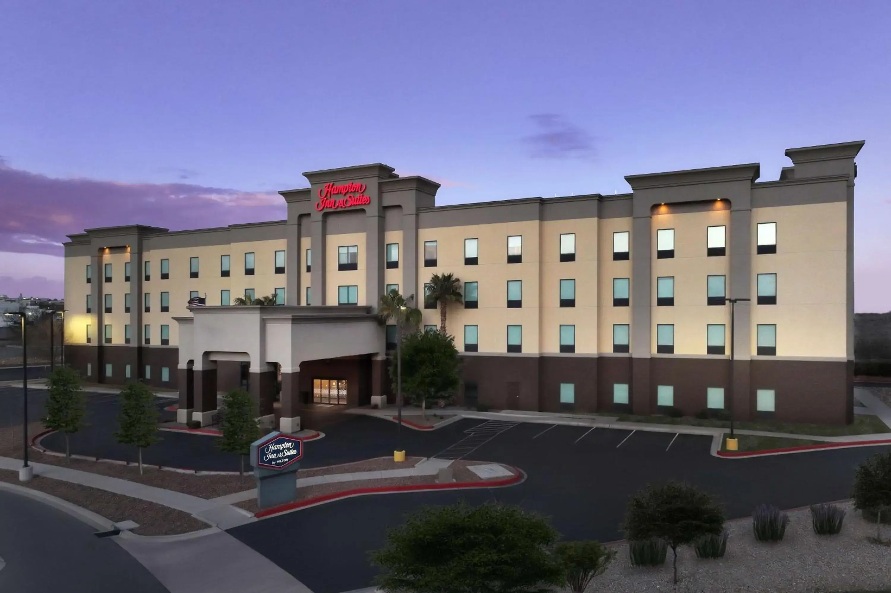 Property building in Hampton Inn & Suites El Paso/East Property building in Hampton Inn & Suites El Paso/East