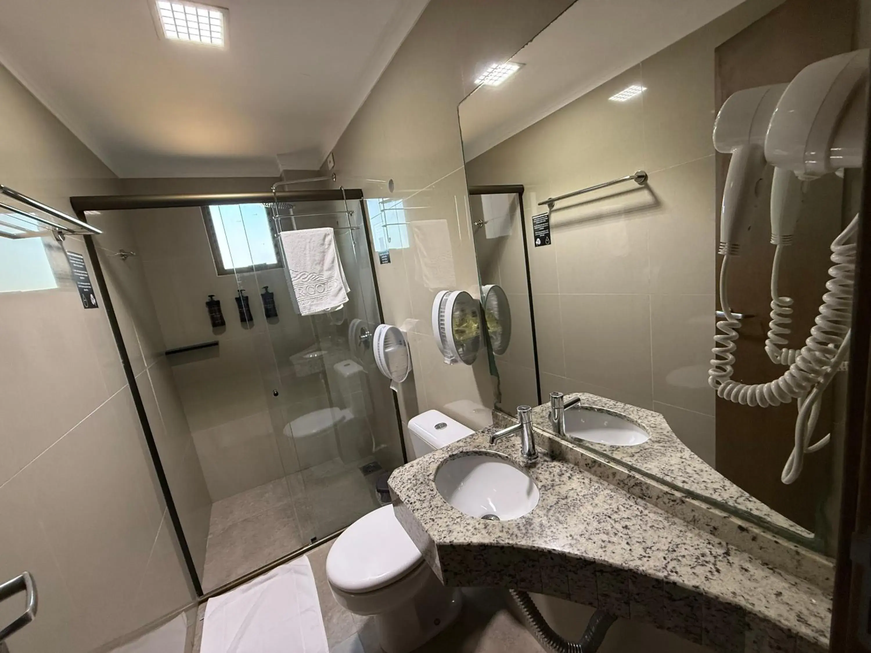 Executive Queen Room with Two Queen Beds in Master Gold Hotel Express Executive Queen Room with Two Queen Beds in Master Gold Hotel Express