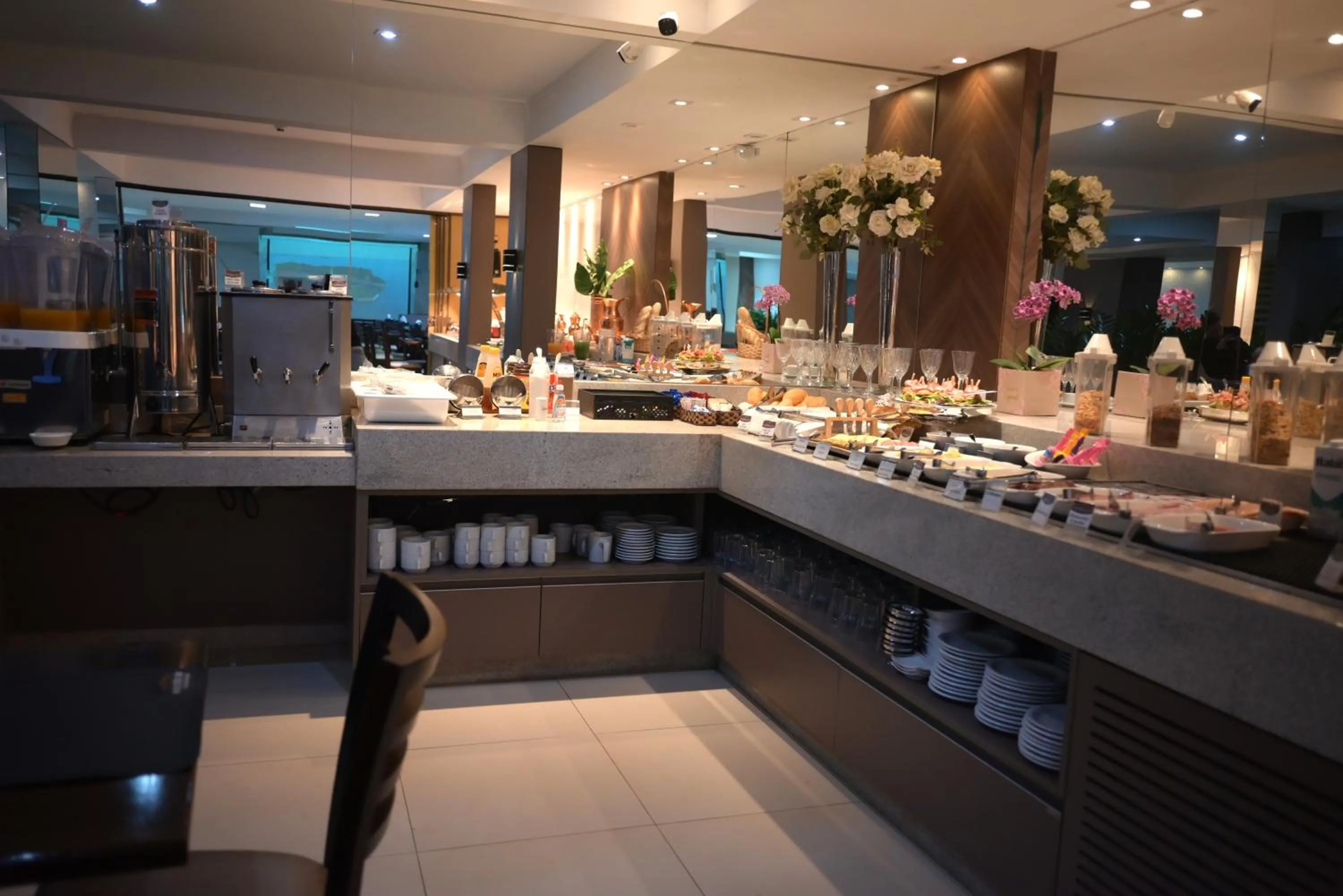 Breakfast in Master Gold Hotel Express