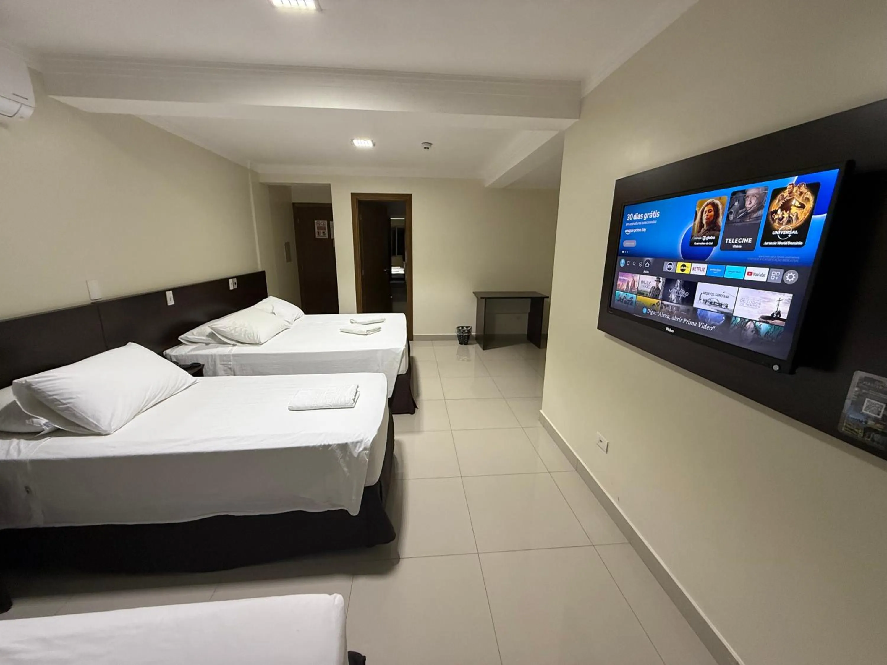 TV and multimedia, Bed in Master Gold Hotel Express
