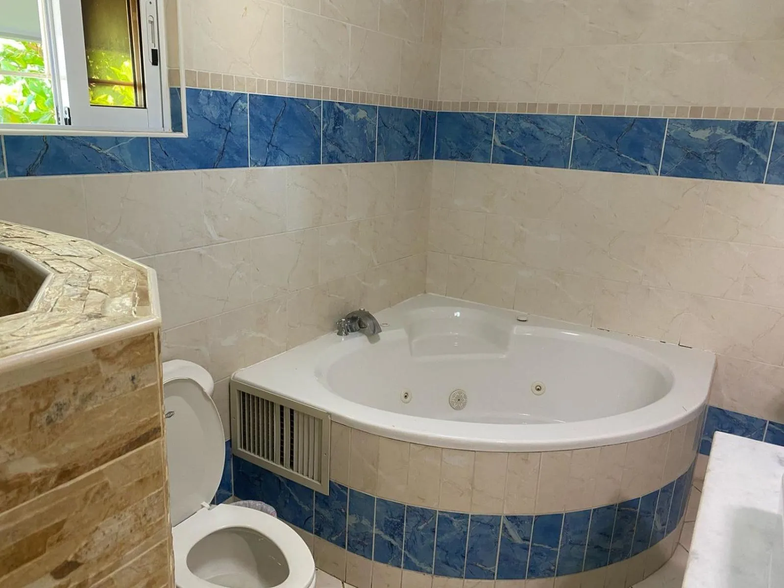 Hot Tub in New Garden Hotel