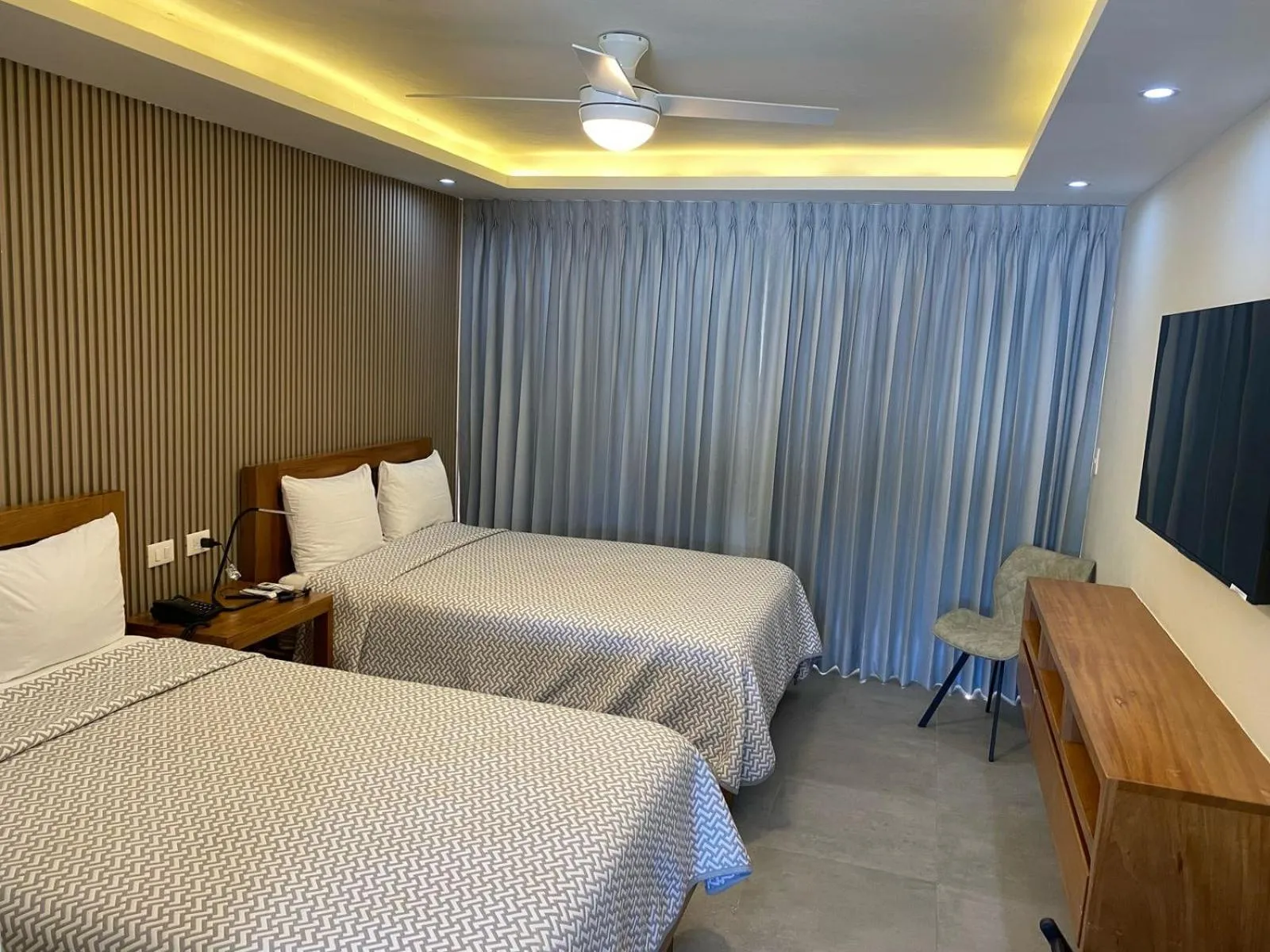 Bedroom, Bed in New Garden Hotel