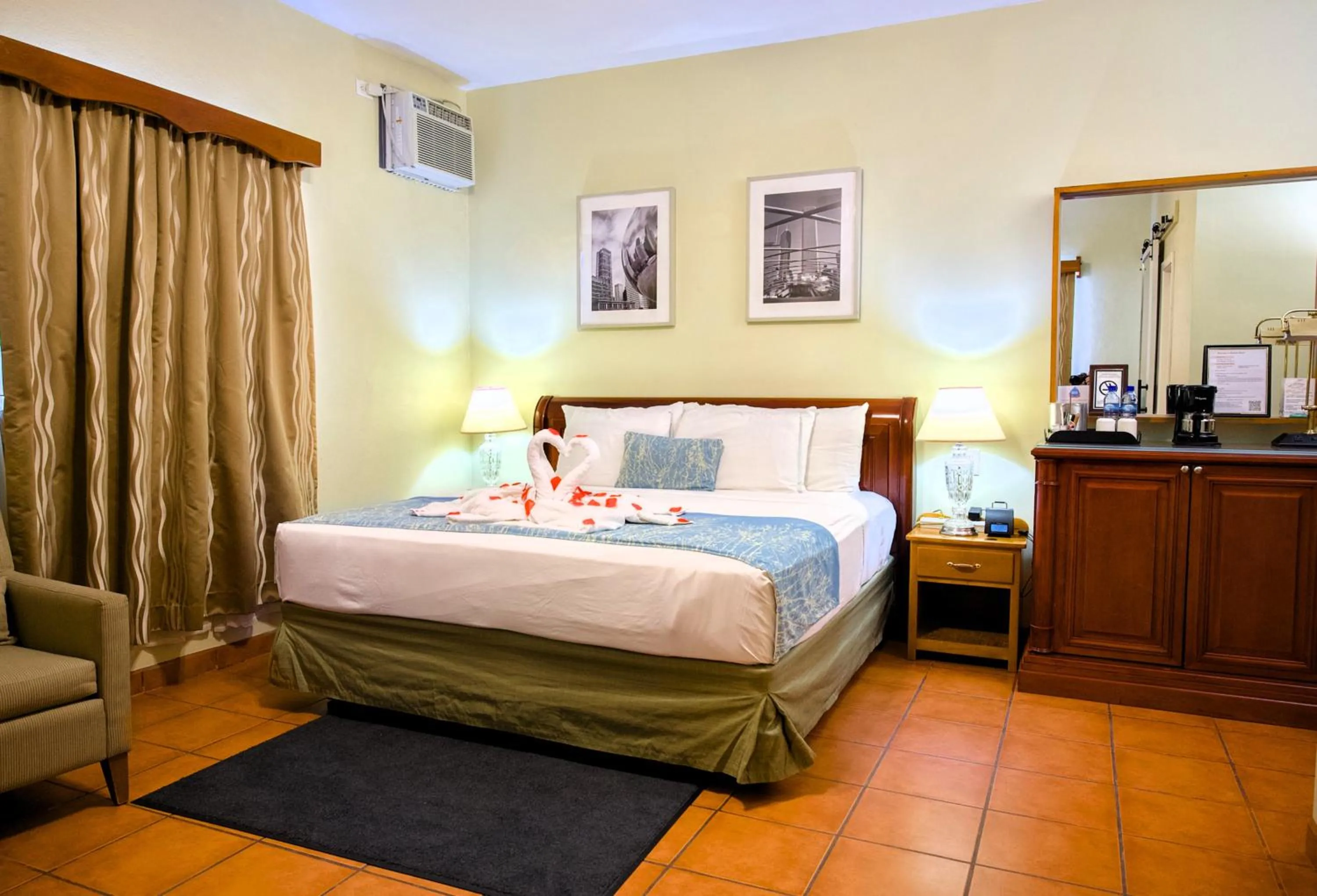 Bedroom, Bed in Rolson Hotel