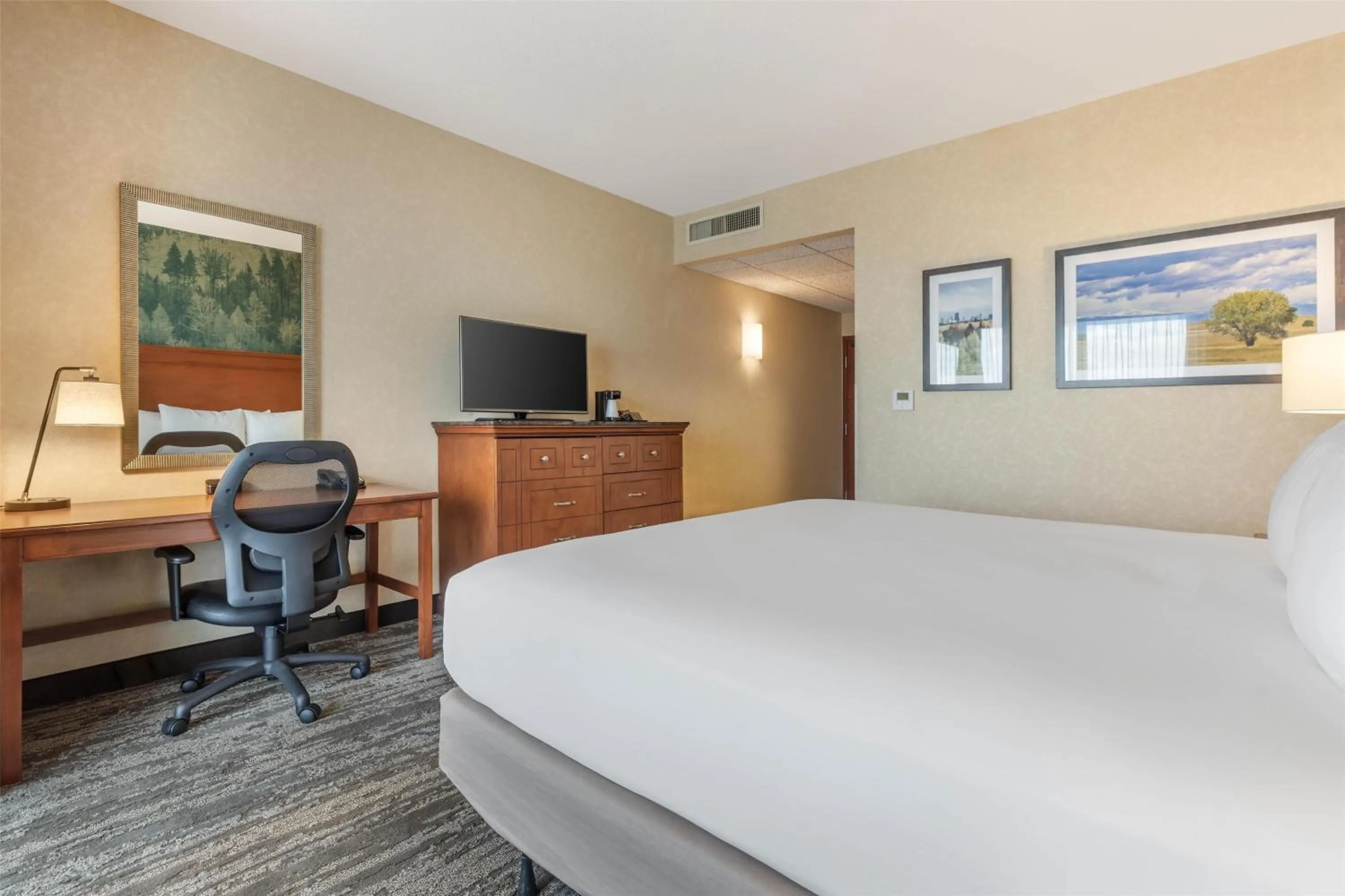 Bedroom, Bed in Drury Plaza Hotel Denver Central Park