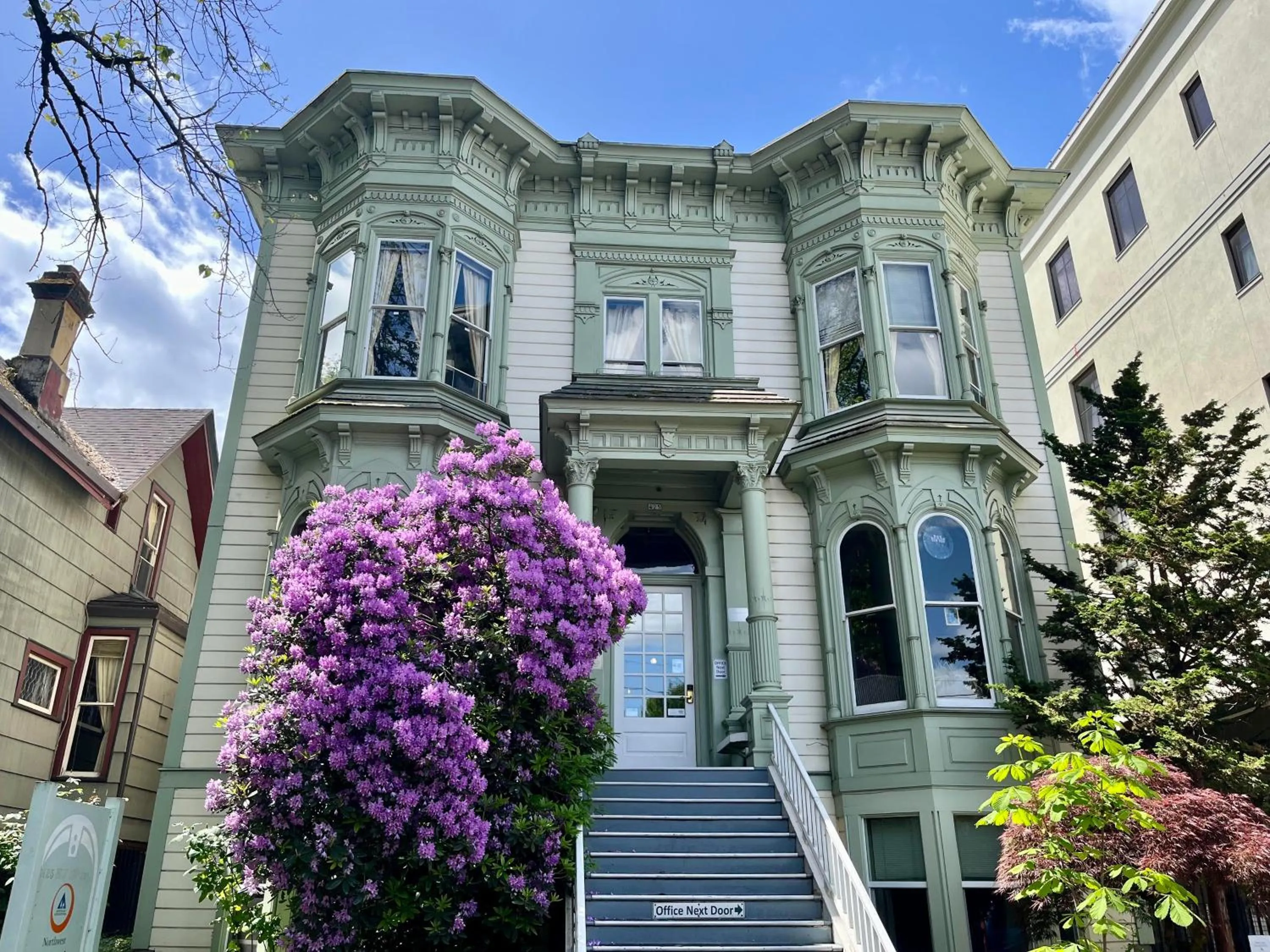 Property building in Northwest Portland Hostel