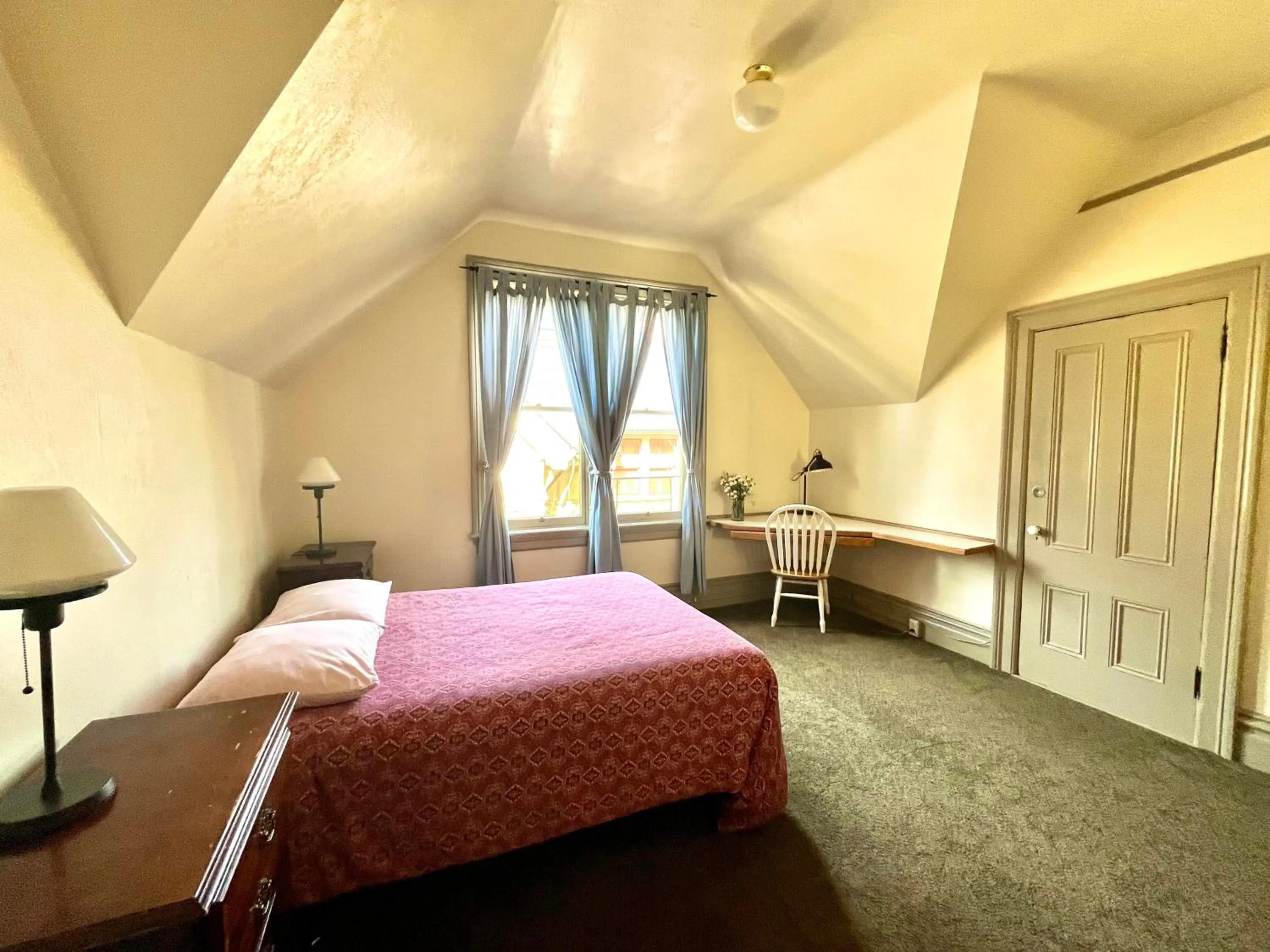 Bed in Northwest Portland Hostel