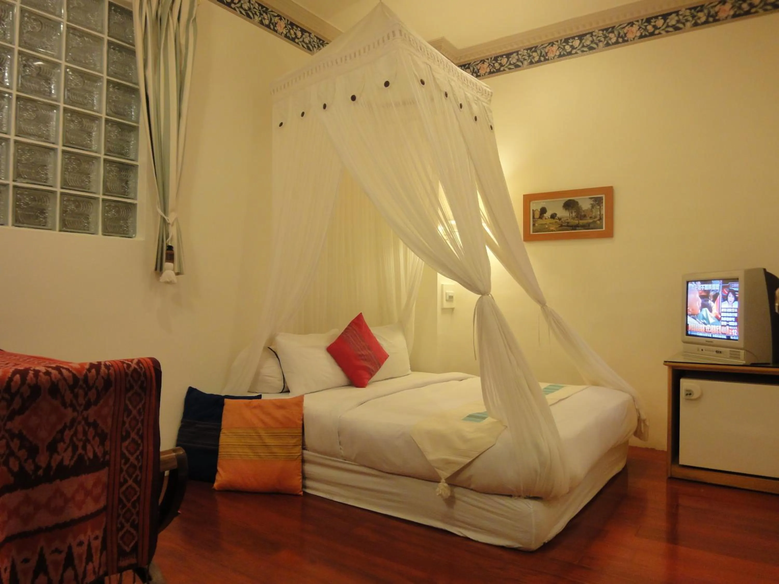 Photo of the whole room, Bed in Formost Hotel