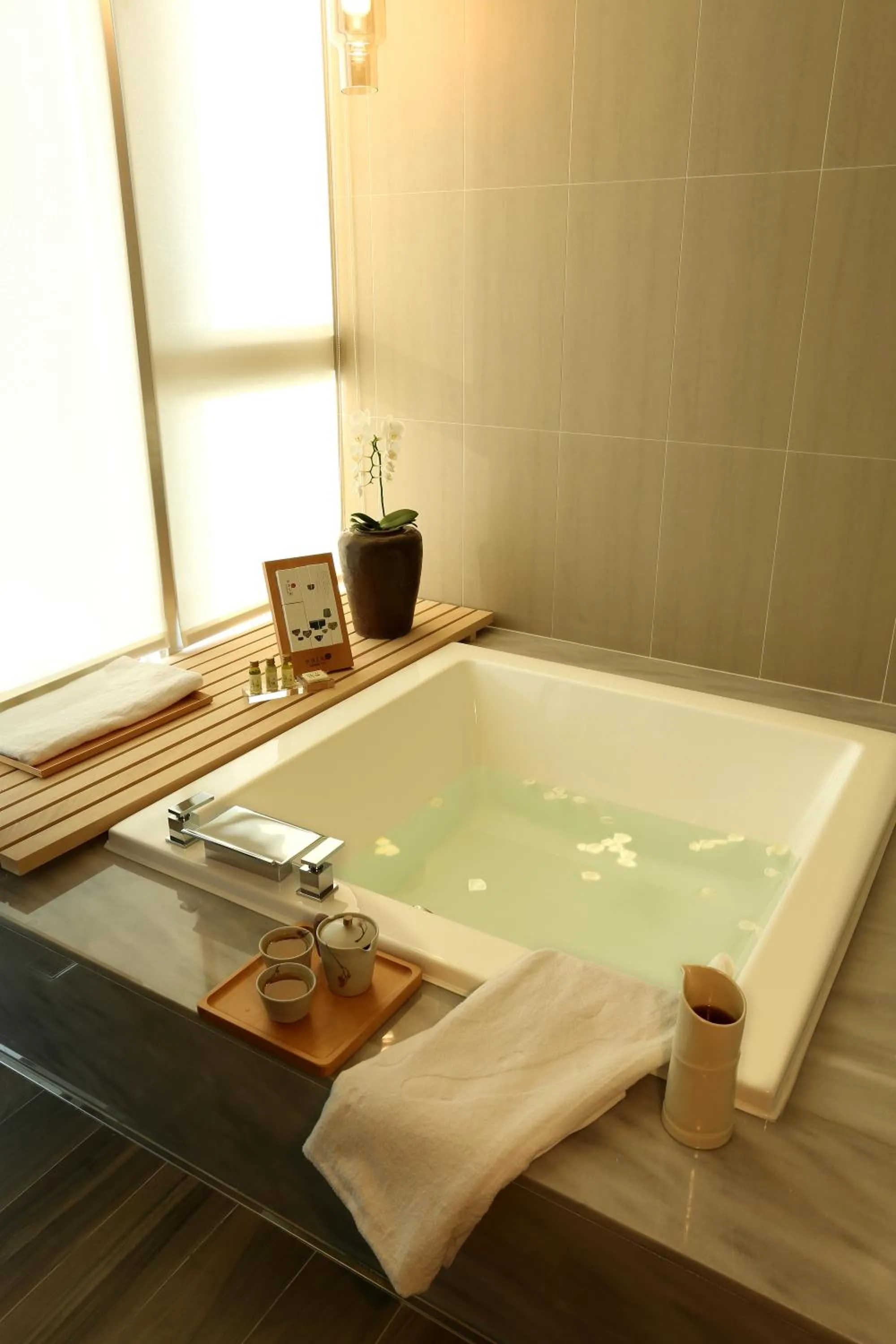 Bathroom in Hotel Day Plus Teascape