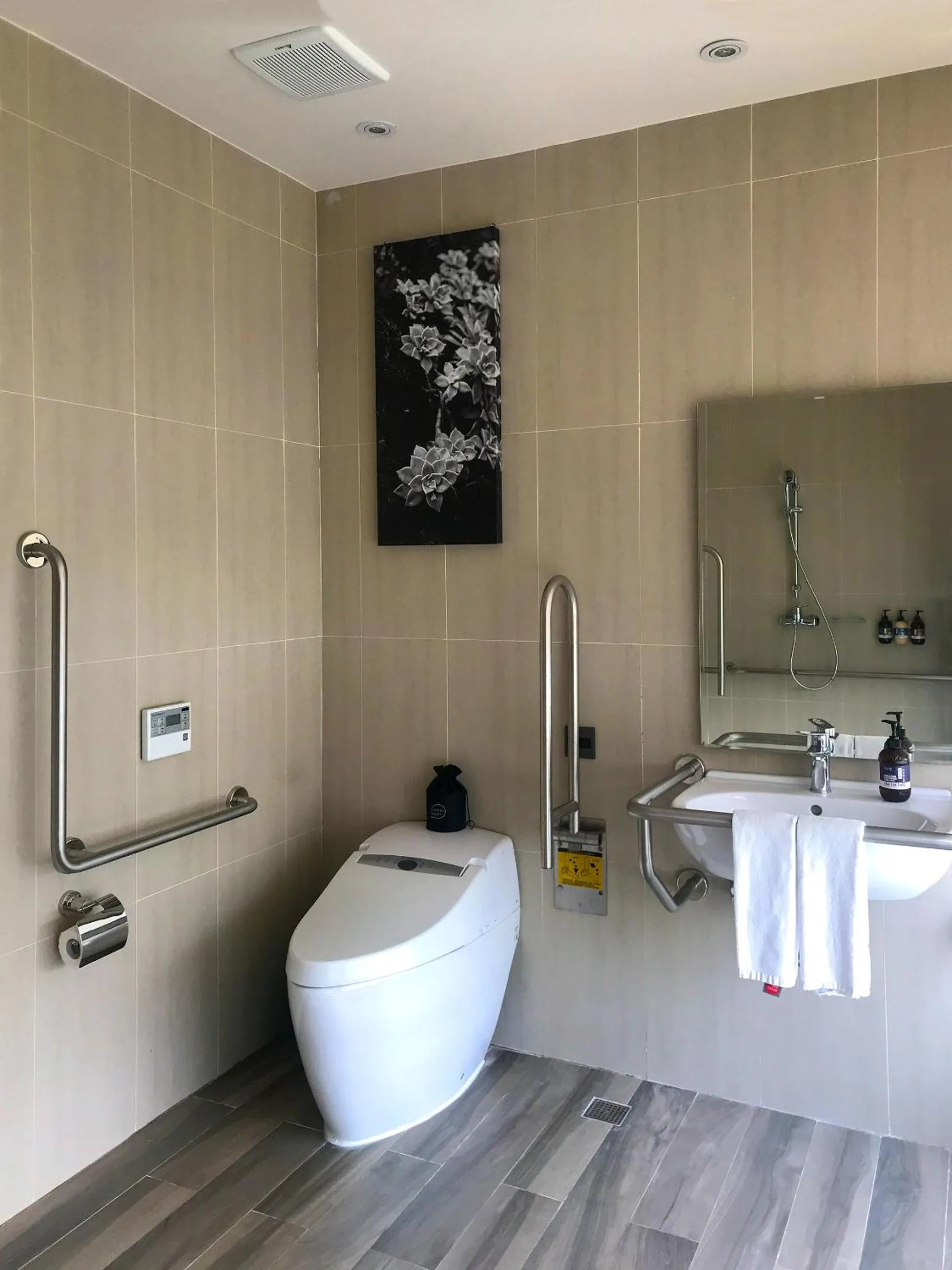 Bathroom in Hotel Day Plus Teascape