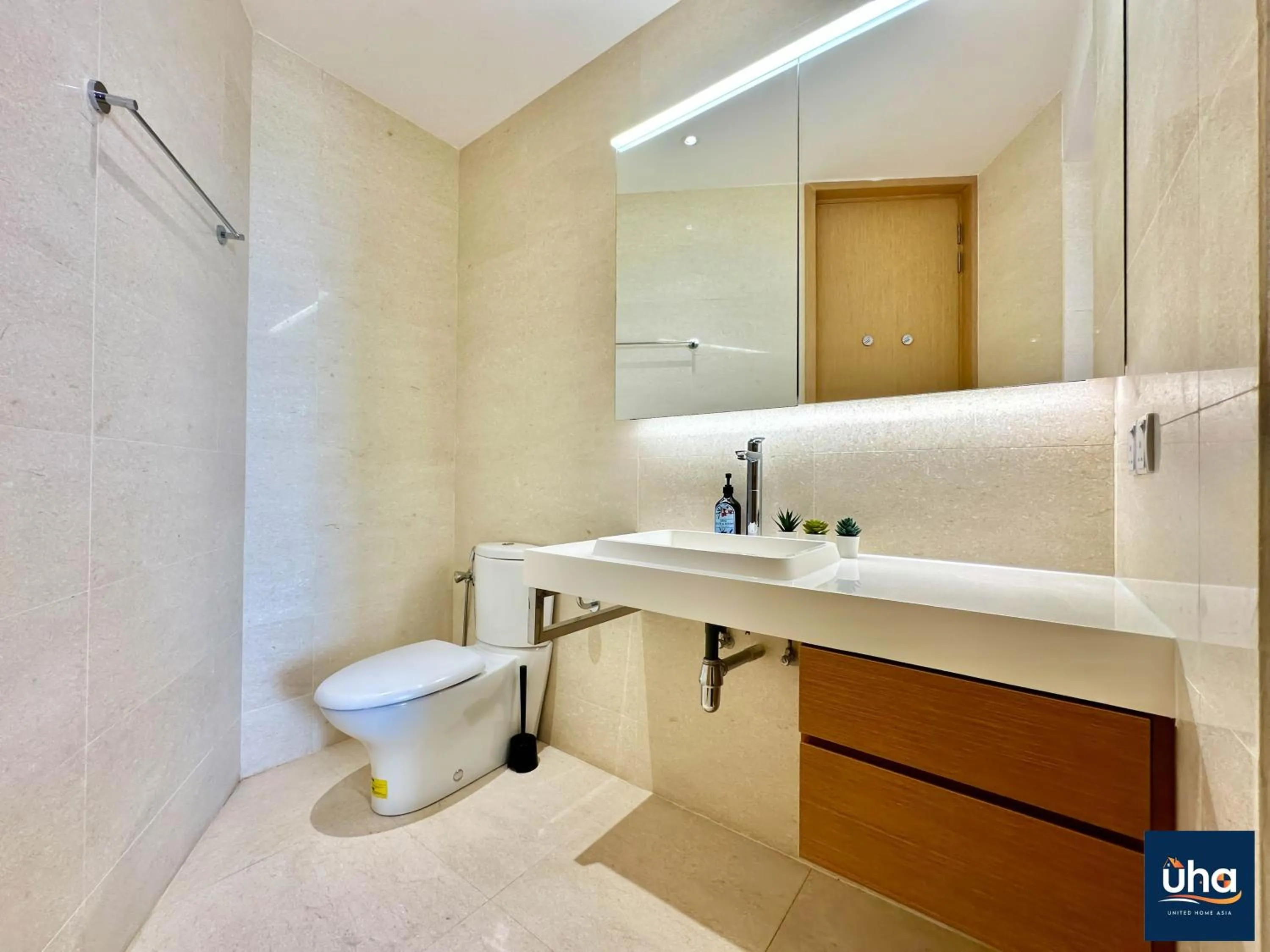 Pine Tree Suites by RR JBcity