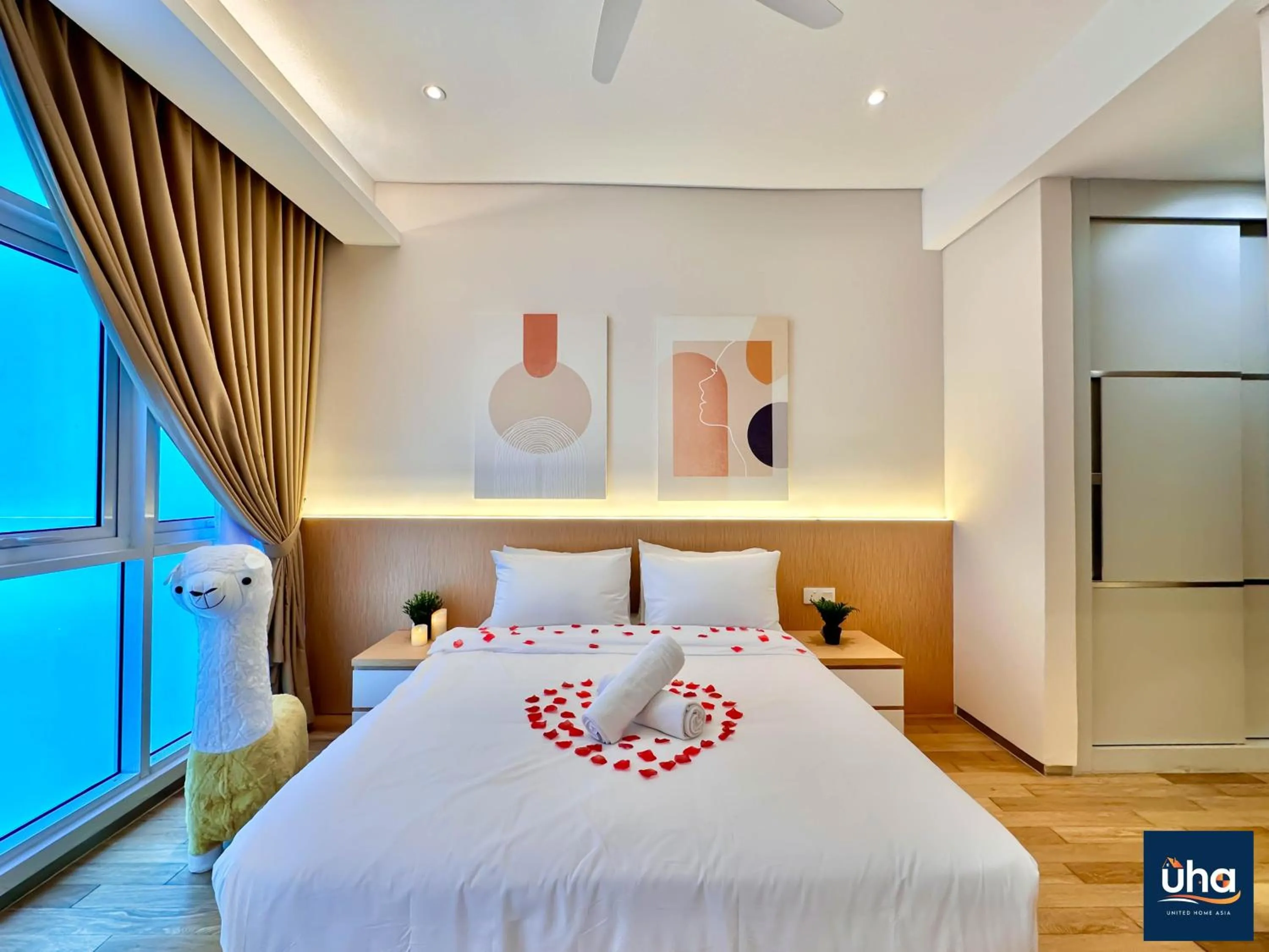 Bed in Pine Tree Suites by RR JBcity