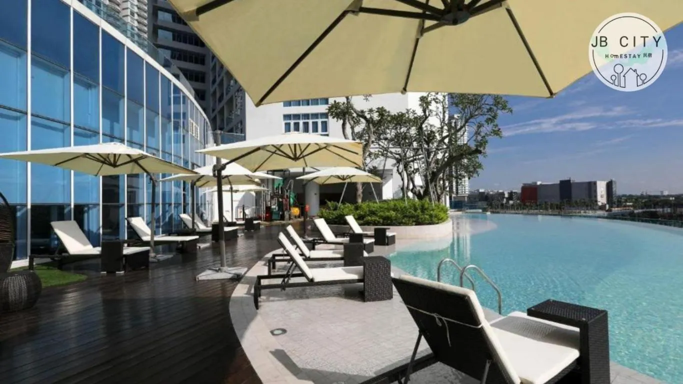 Swimming pool in Pine Tree Suites by RR JBcity