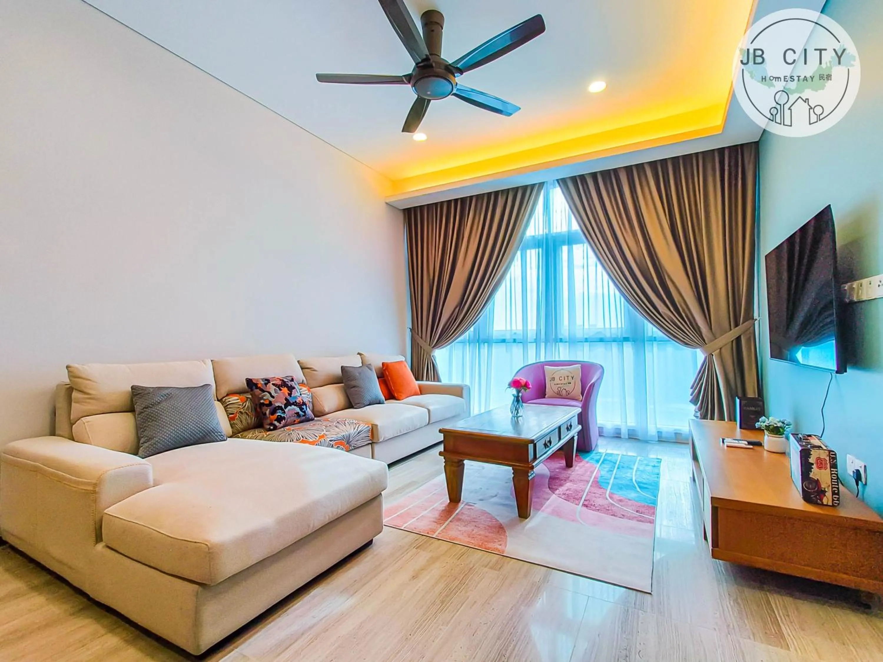 TV and multimedia in Pine Tree Suites by RR JBcity