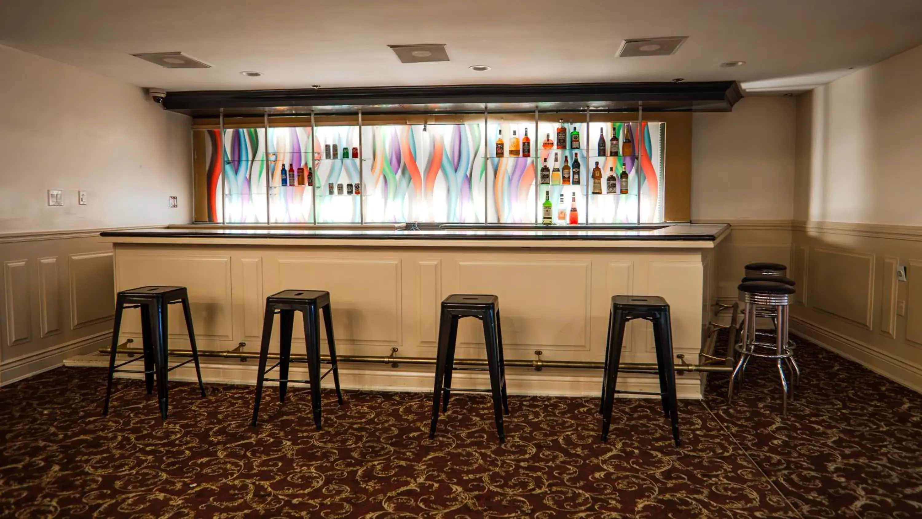 Lounge or bar in G T Hotels Inn & Suites Extended Stay Lounge or bar in G T Hotels Inn & Suites Extended Stay