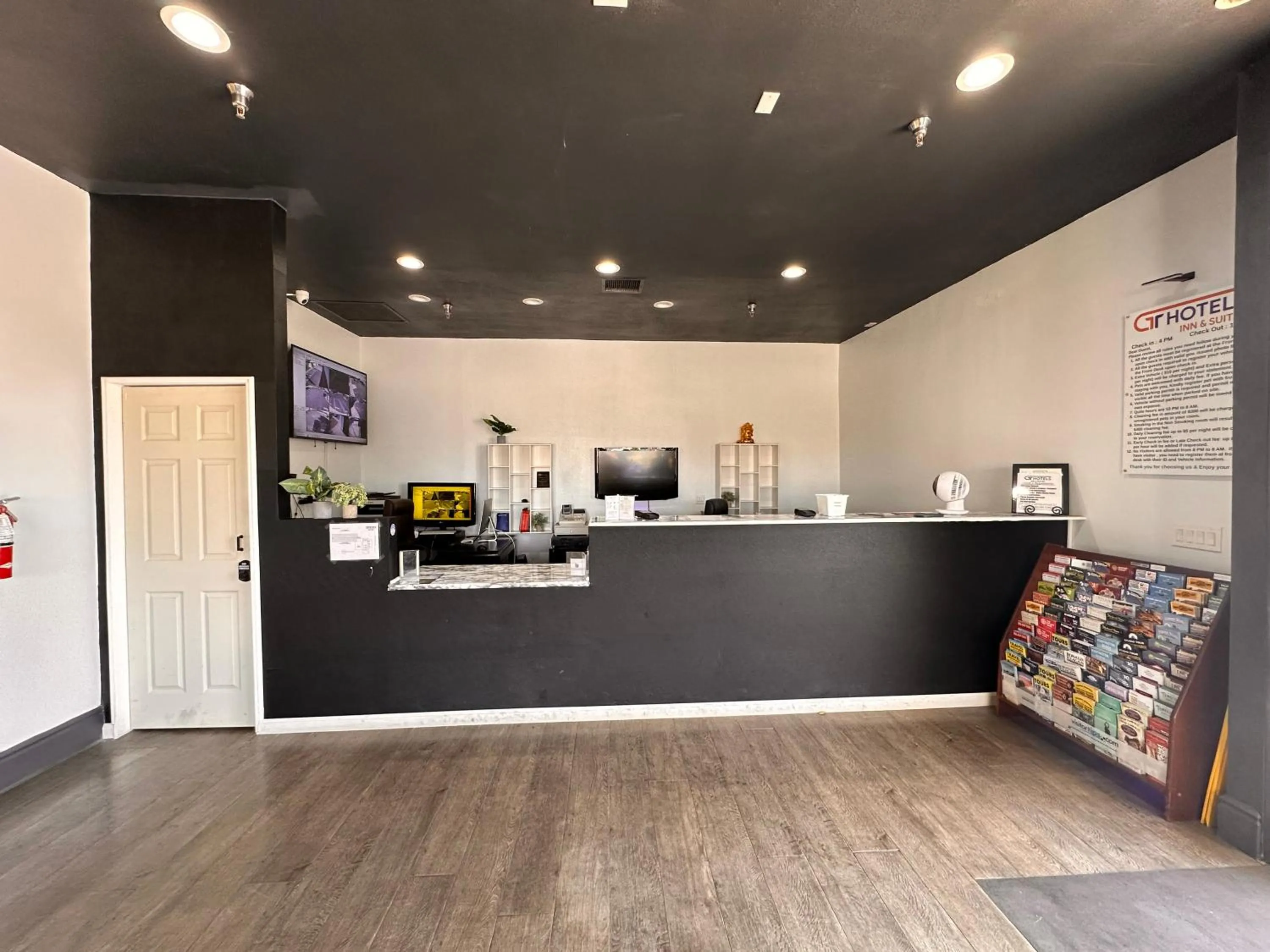 Property building in Motel 6 Victorville, CA - Civic Center - Route 66