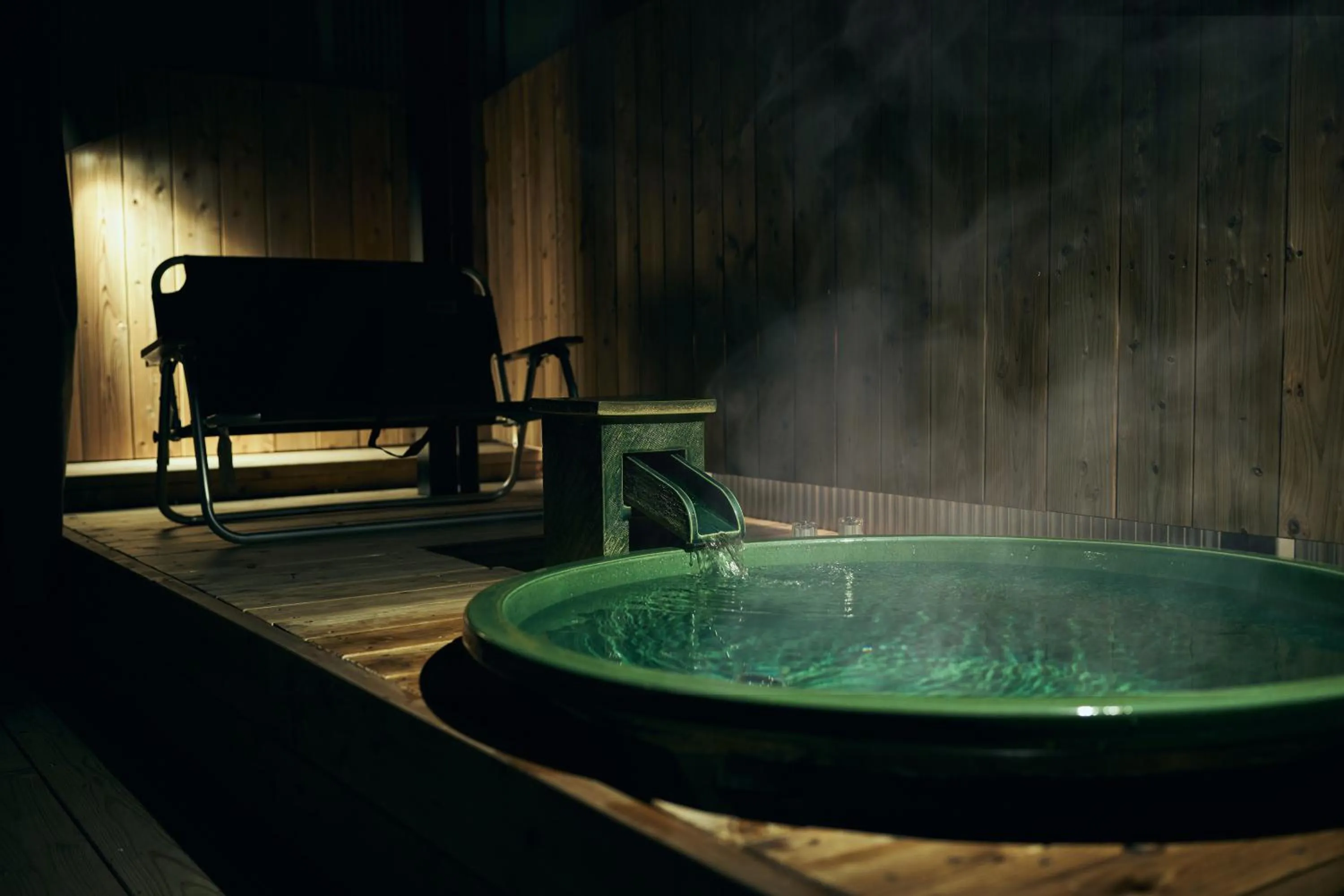 Hot Tub in BLANC FUJI