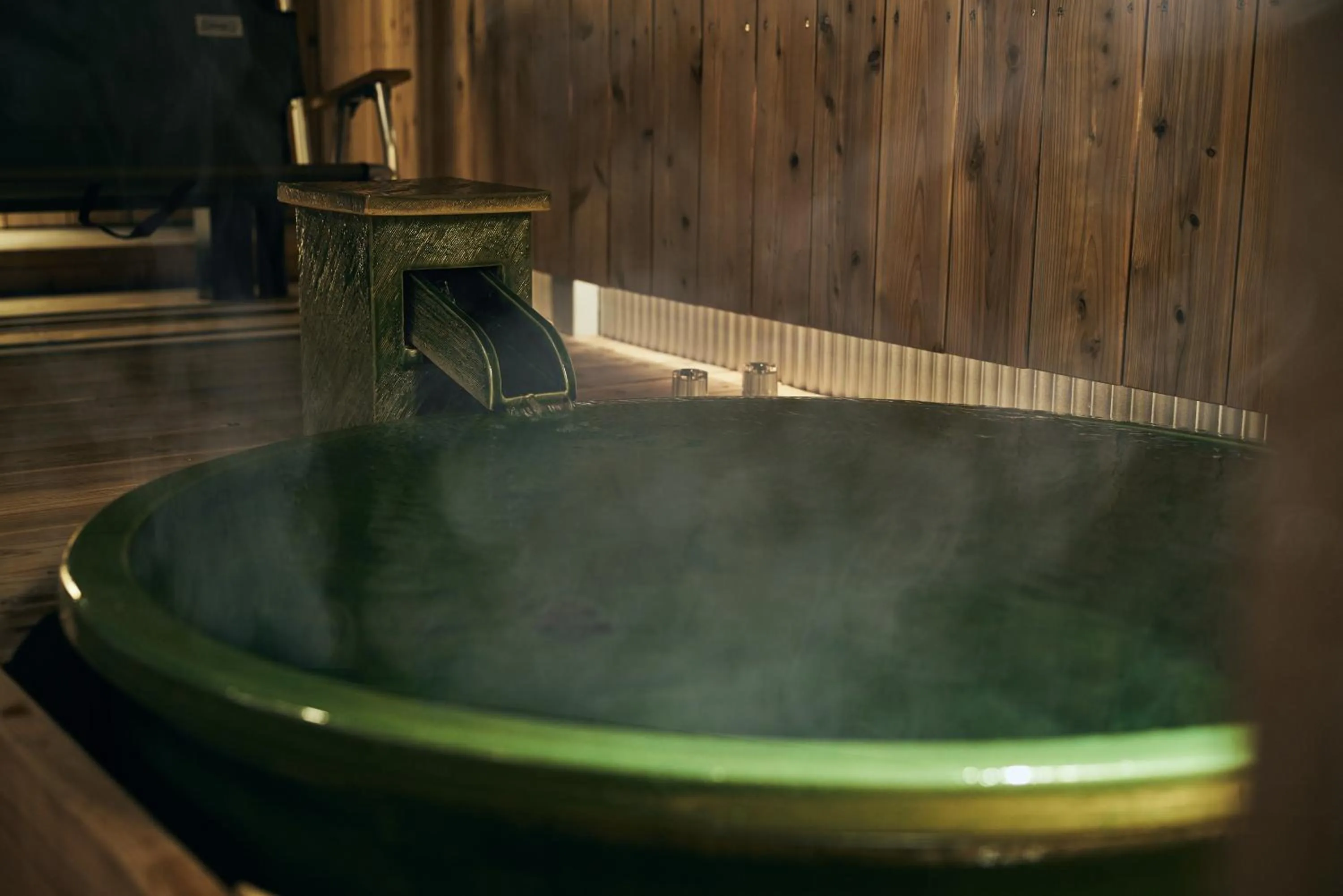 Hot Tub in BLANC FUJI