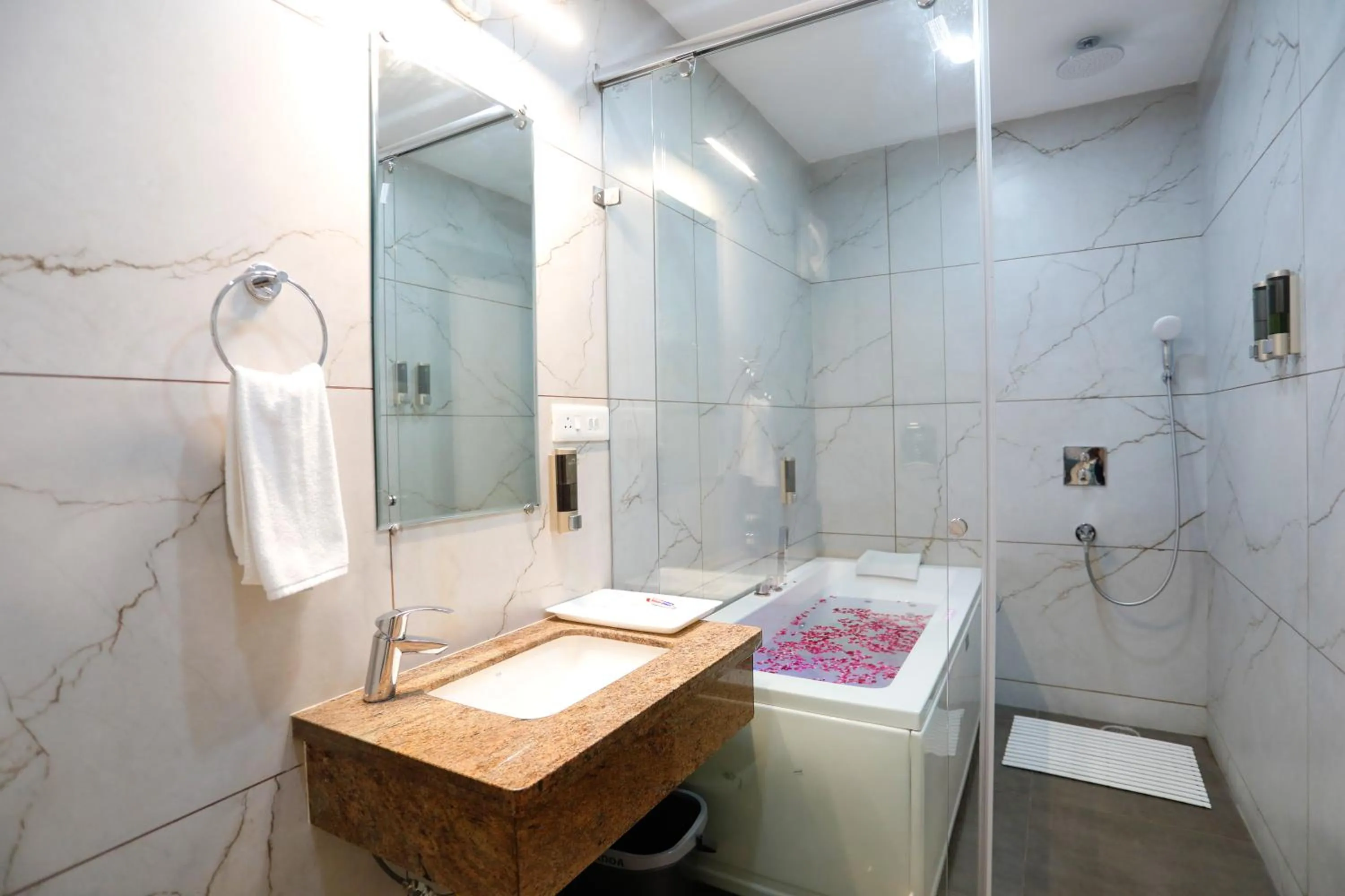 Bathroom in Hotel Dolphin International