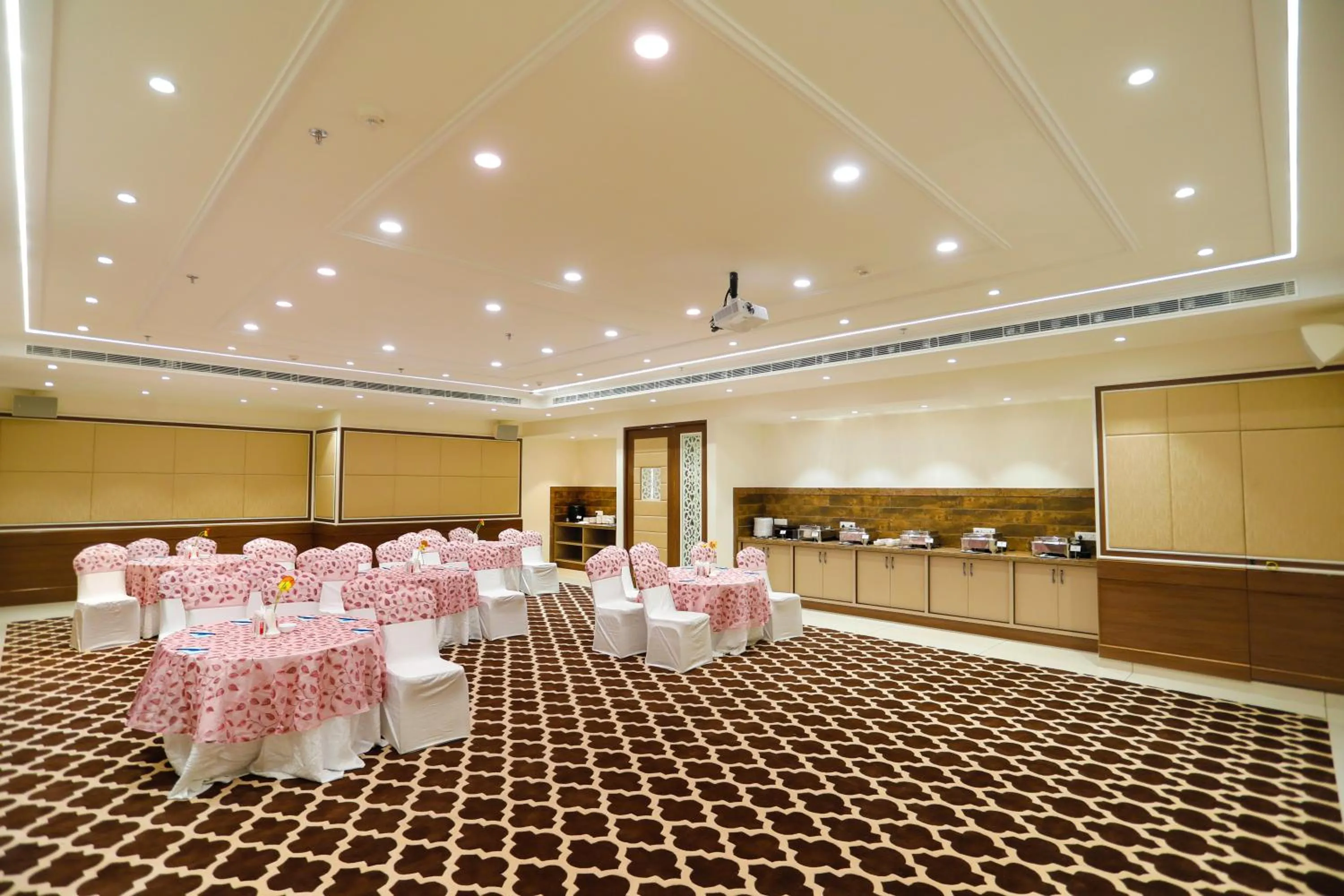 Banquet/Function facilities in Hotel Dolphin International