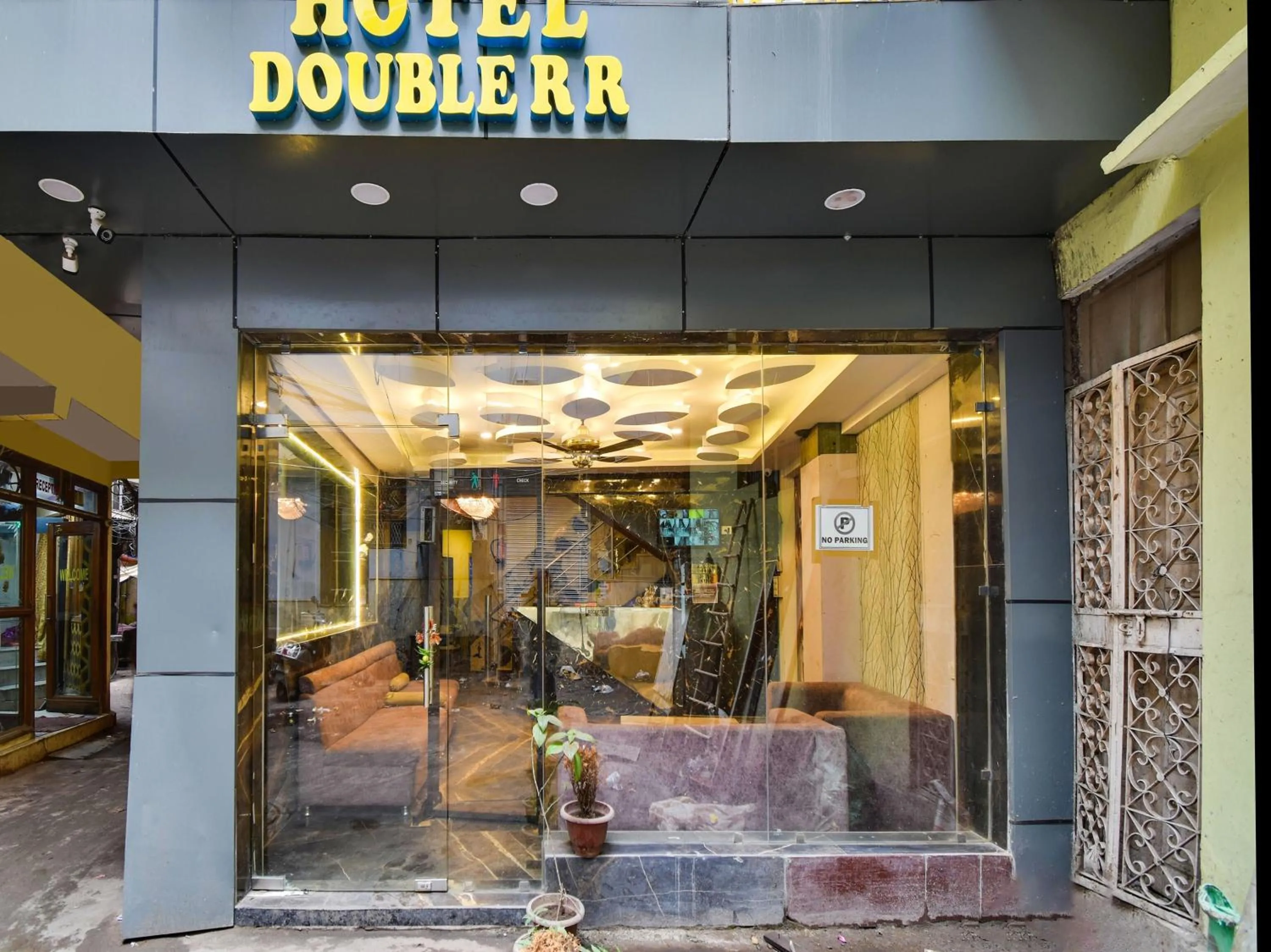 Facade/entrance in Hotel O Double RR