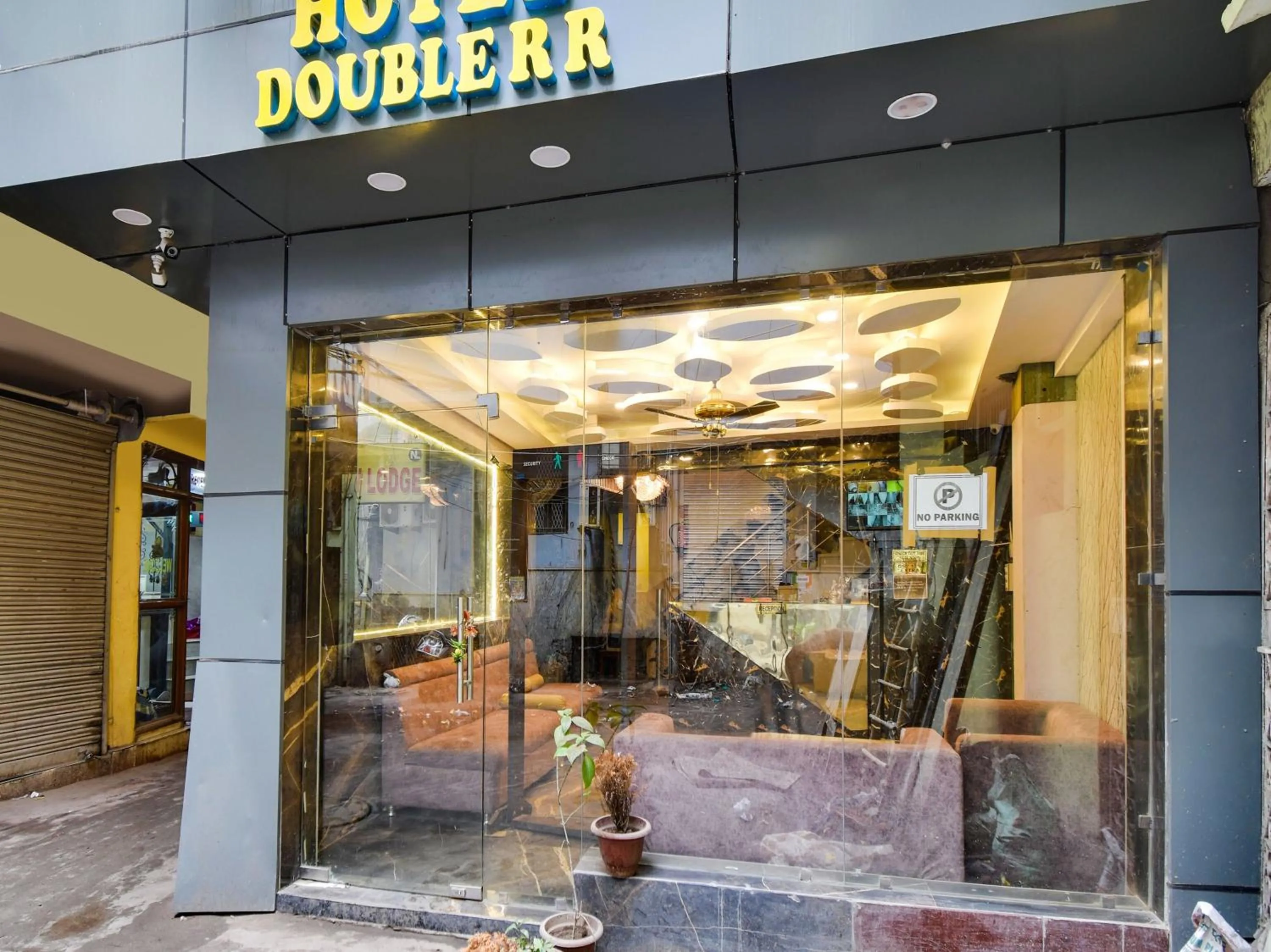 Facade/entrance in Hotel O Double RR