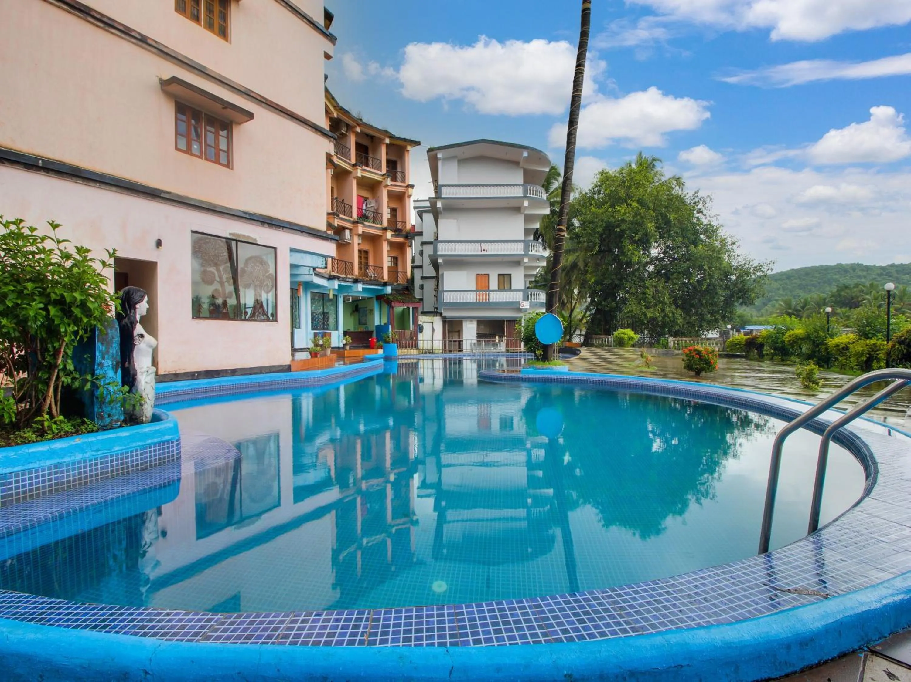 Swimming pool in Collection O Maizons Lakeview Resort