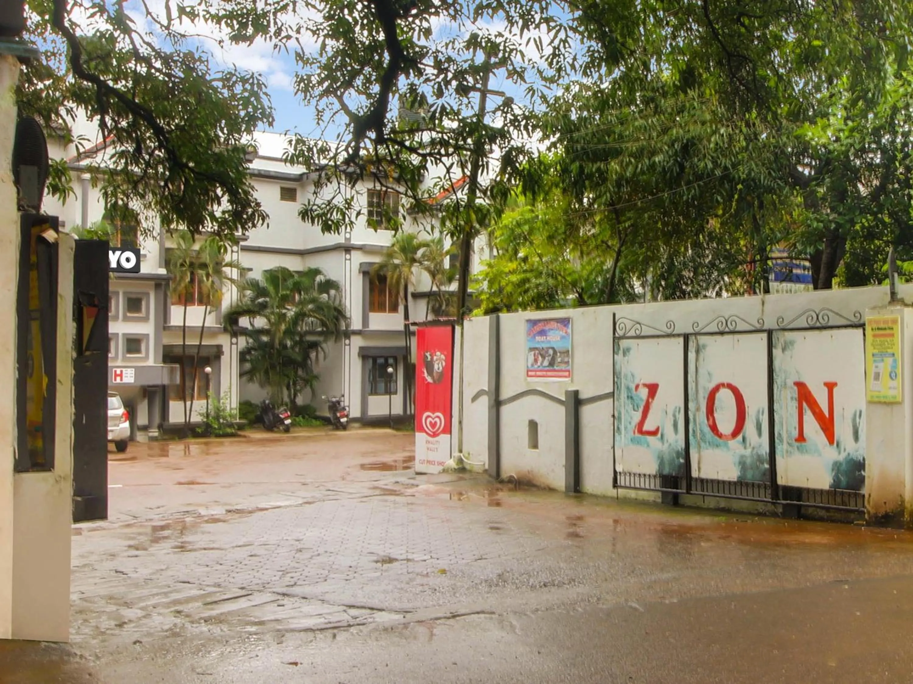 Facade/entrance in Collection O Maizons Lakeview Resort