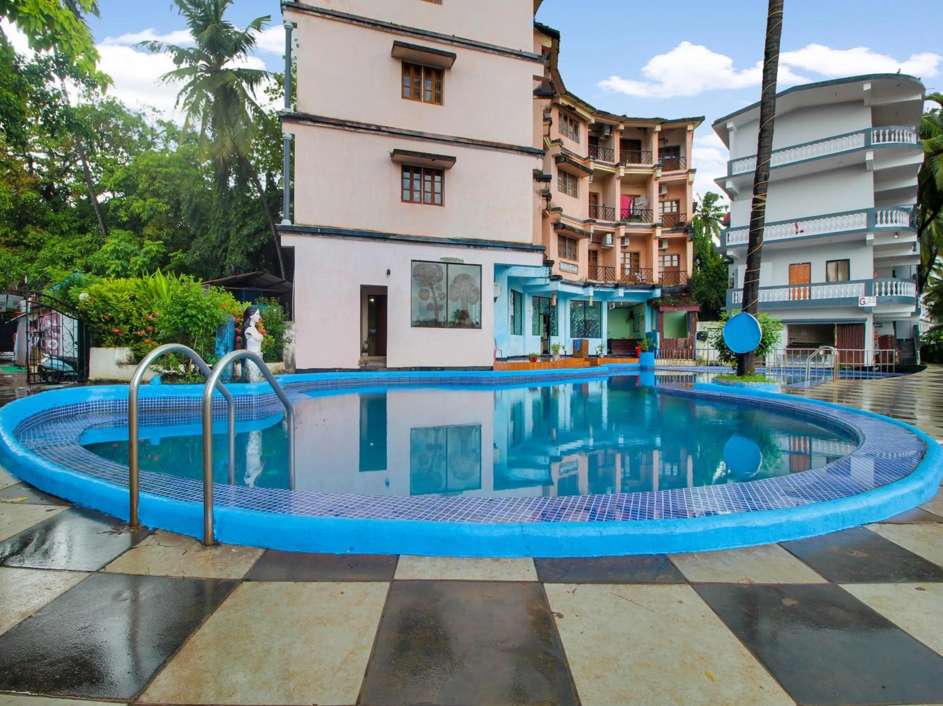Swimming pool in Collection O Maizons Lakeview Resort