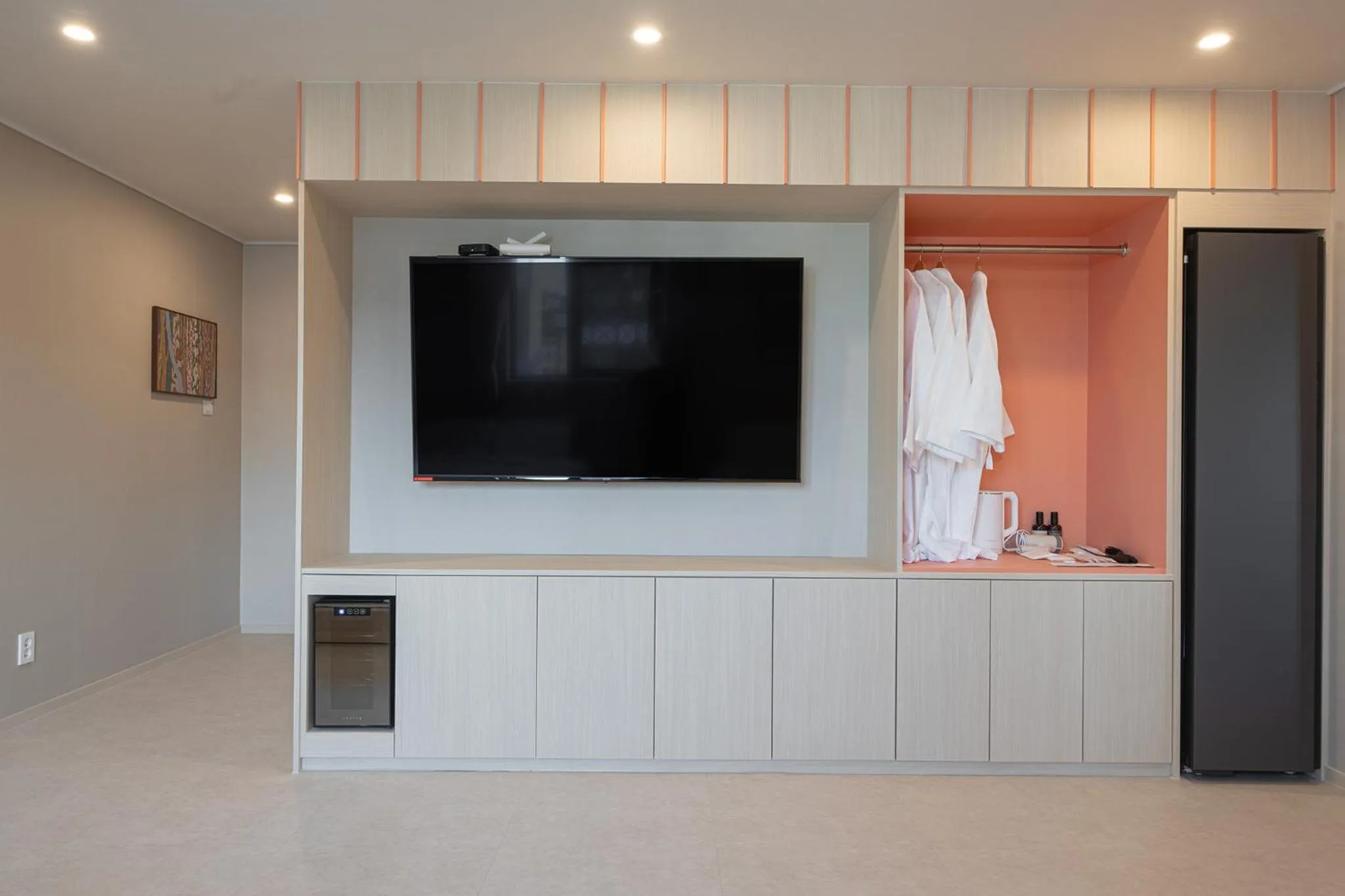 wardrobe in Workers Hotel Ansan by Aank