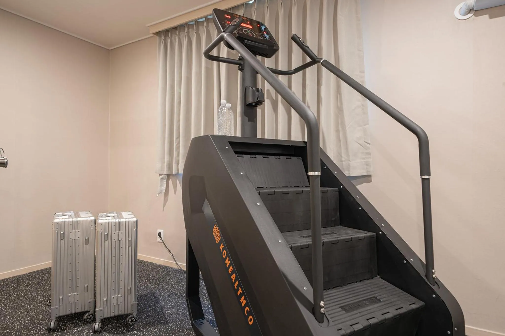 Fitness centre/facilities in Workers Hotel Ansan by Aank