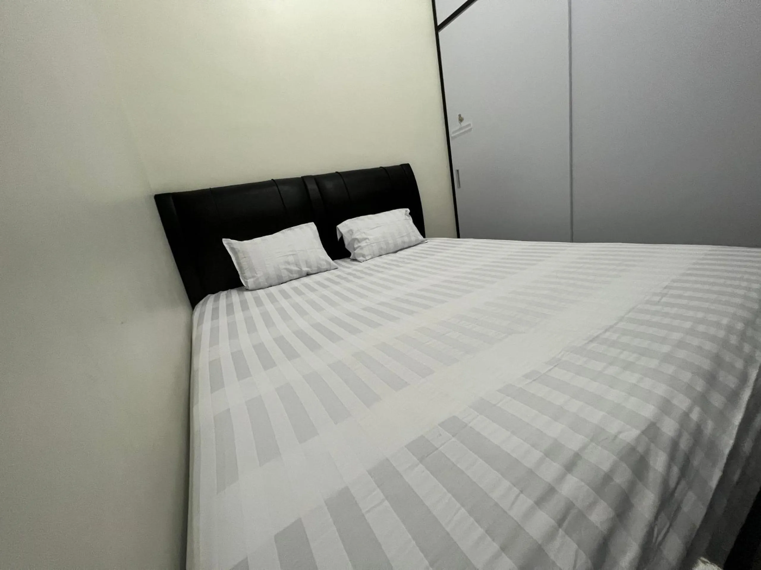 Bedroom, Bed in Hotel O Wisma Aliyah Near Sidrap