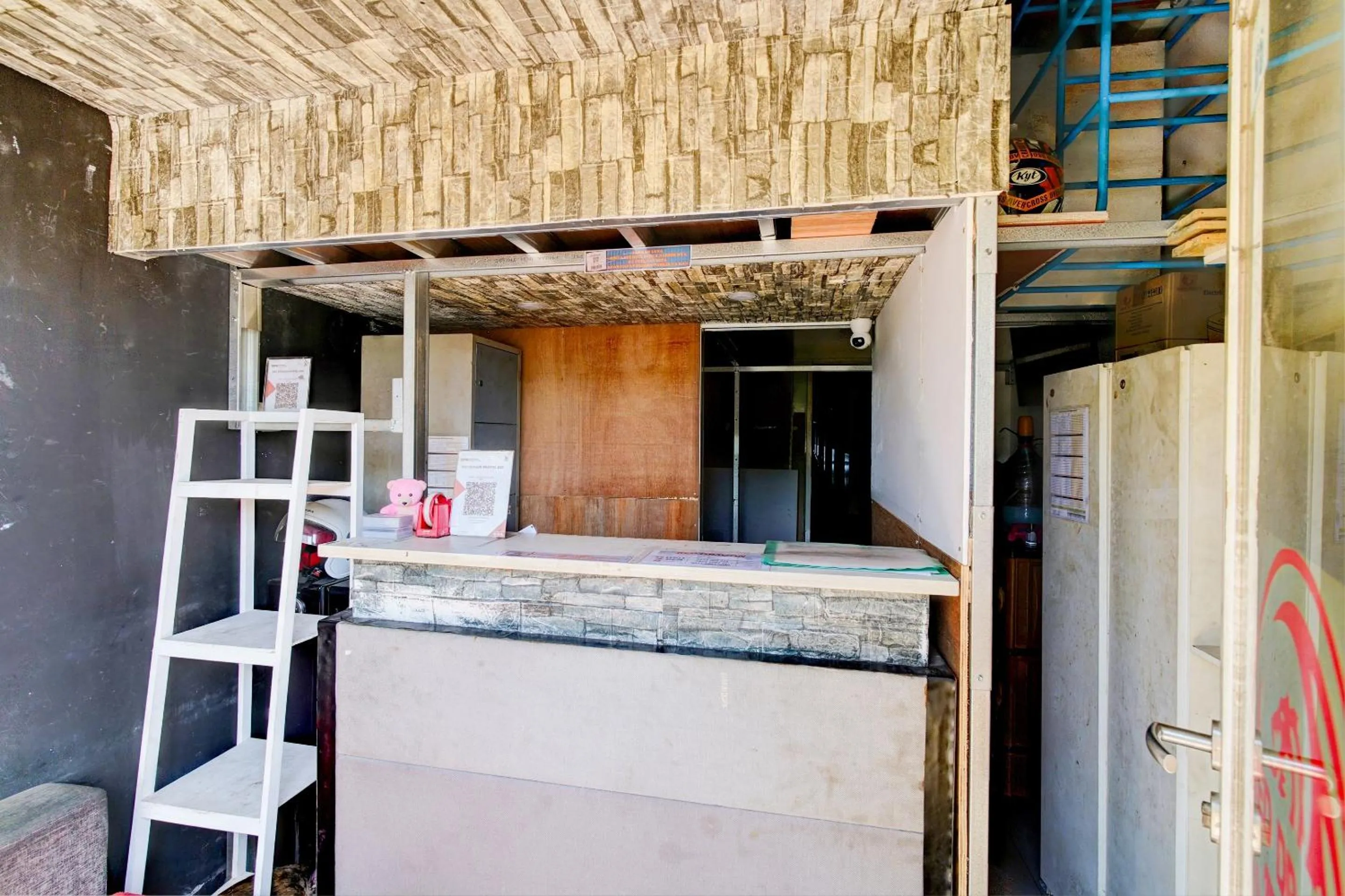 Lobby or reception in OYO Life 92874 Apartement Grand Sentraland Karawang By Red Dragon