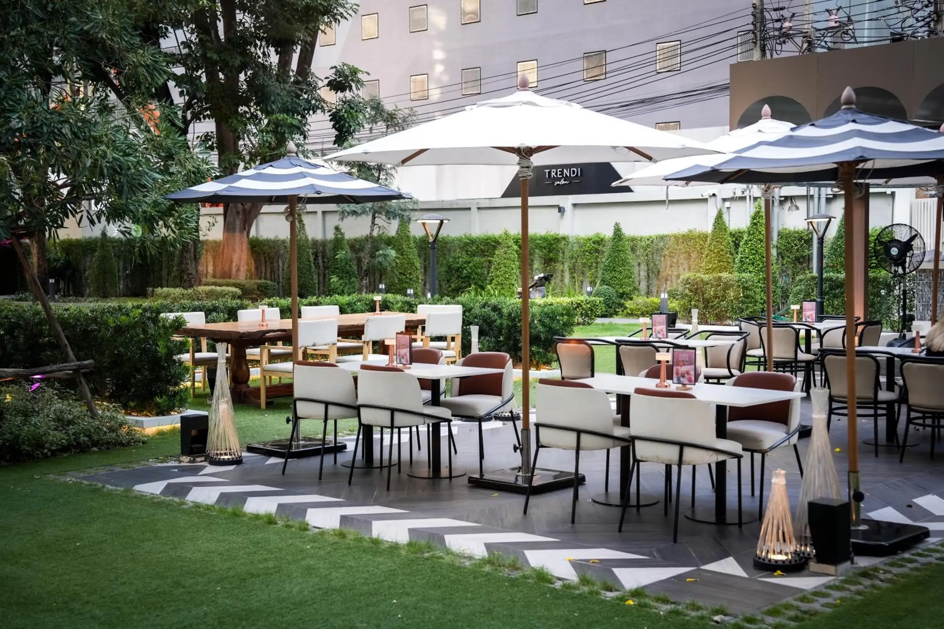 Restaurant/places to eat in Floral Court Hotel & Residence Sukhumvit 13 Restaurant/places to eat in Floral Court Hotel & Residence Sukhumvit 13