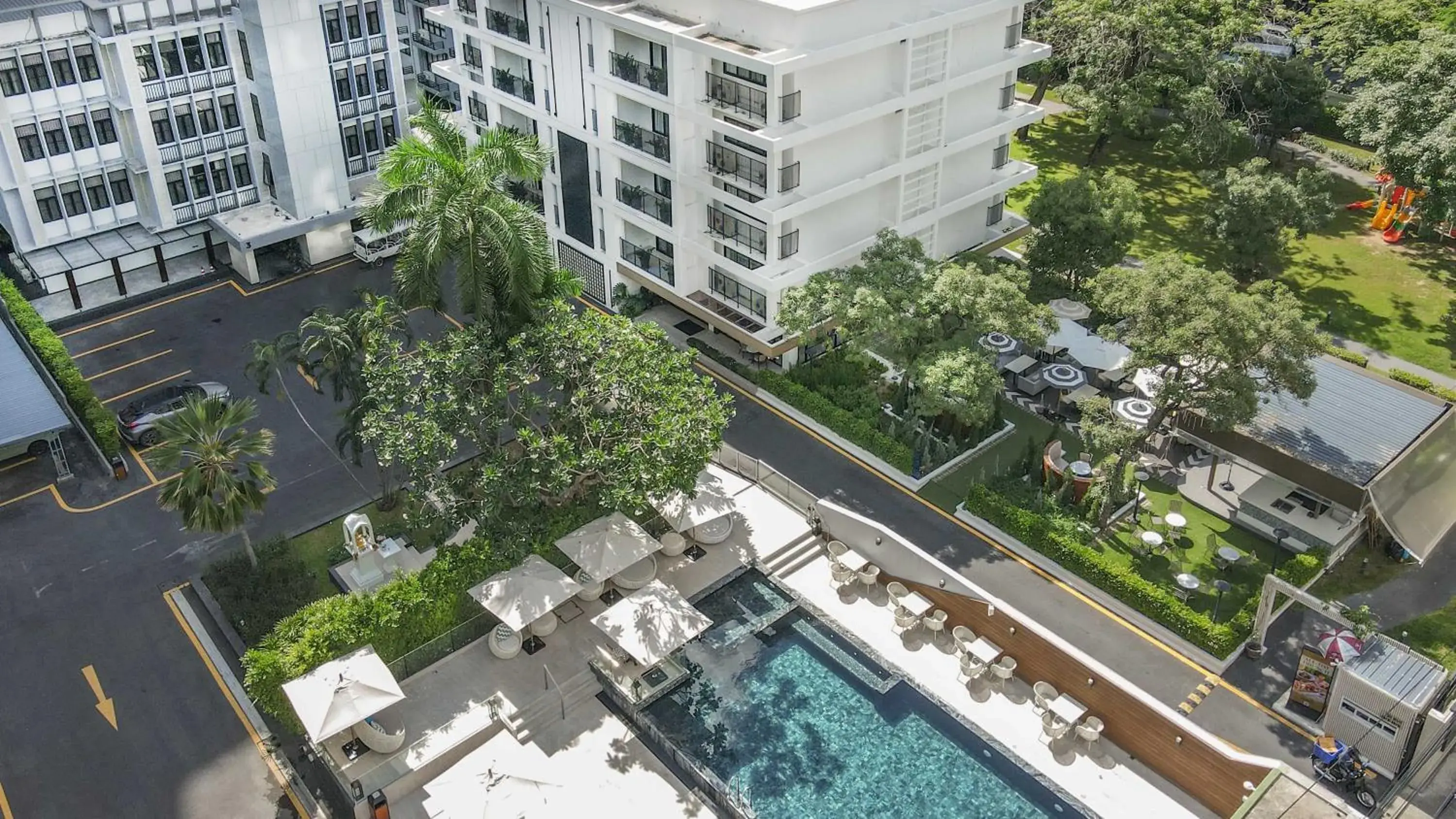 Property building in Floral Court Hotel & Residence Sukhumvit 13 Property building in Floral Court Hotel & Residence Sukhumvit 13