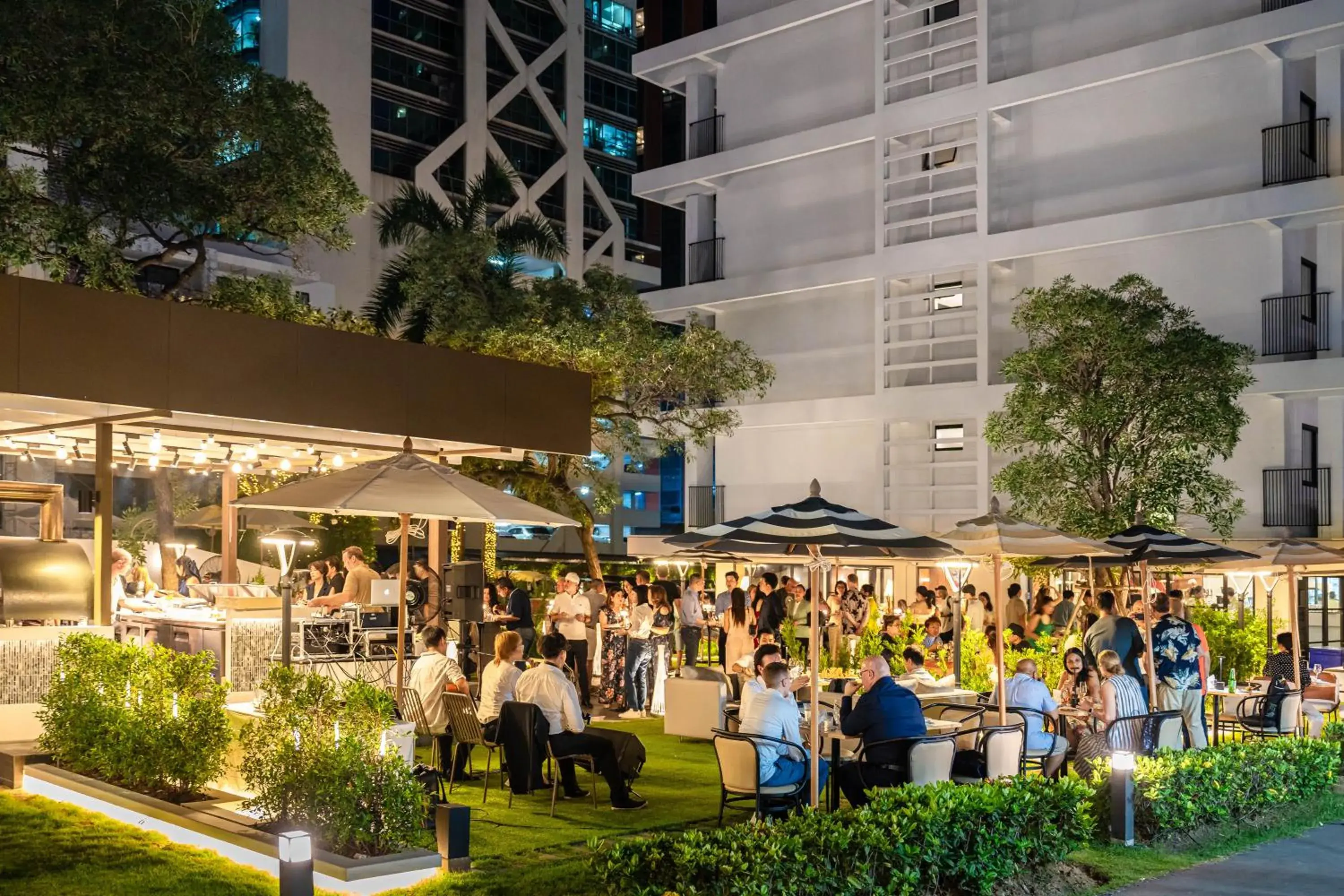 Restaurant/places to eat in Floral Court Hotel & Residence Sukhumvit 13 Restaurant/places to eat in Floral Court Hotel & Residence Sukhumvit 13