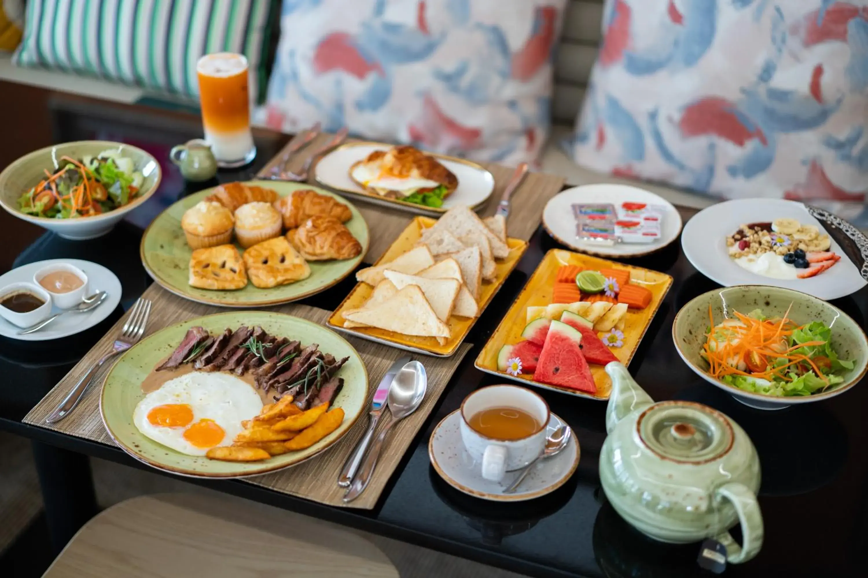 Food and drinks in Floral Court Hotel & Residence Sukhumvit 13 Food and drinks in Floral Court Hotel & Residence Sukhumvit 13