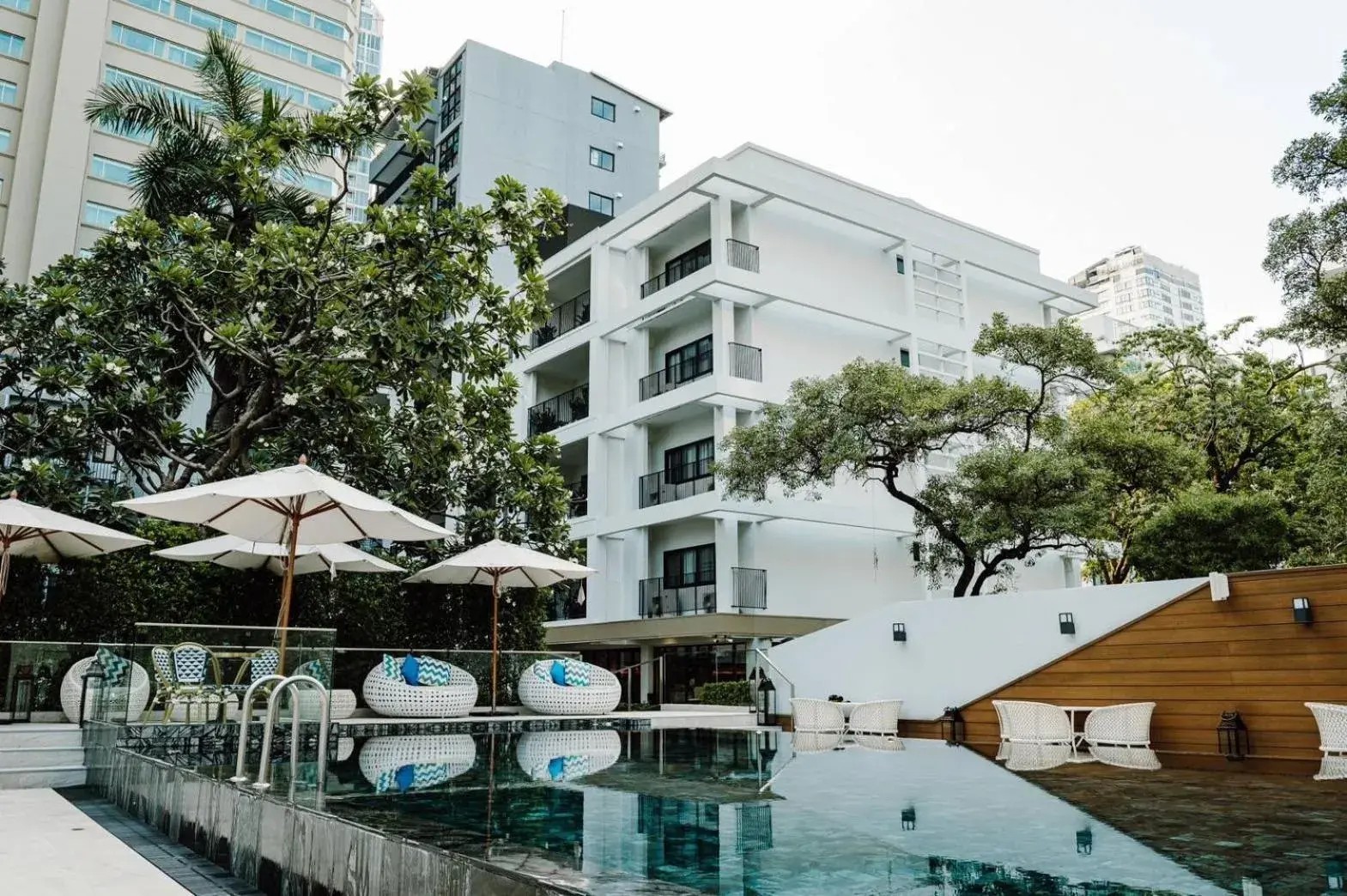 Property building in Floral Court Hotel & Residence Sukhumvit 13 Property building in Floral Court Hotel & Residence Sukhumvit 13
