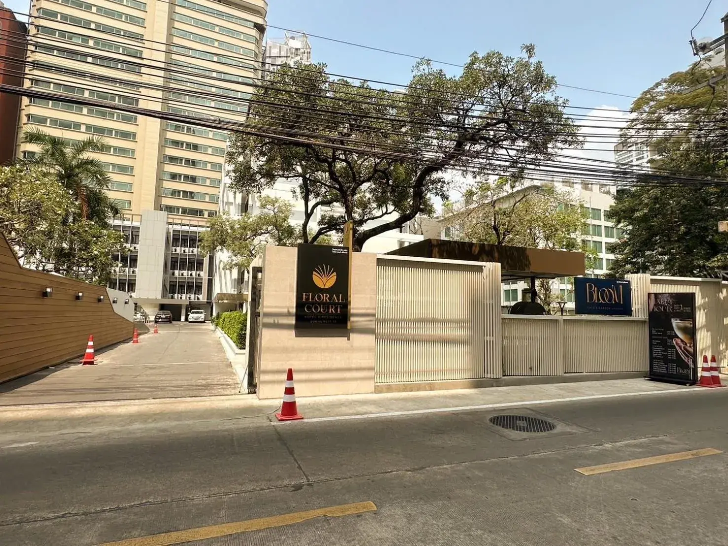 Property building in Floral Court Hotel & Residence Sukhumvit 13 Property building in Floral Court Hotel & Residence Sukhumvit 13