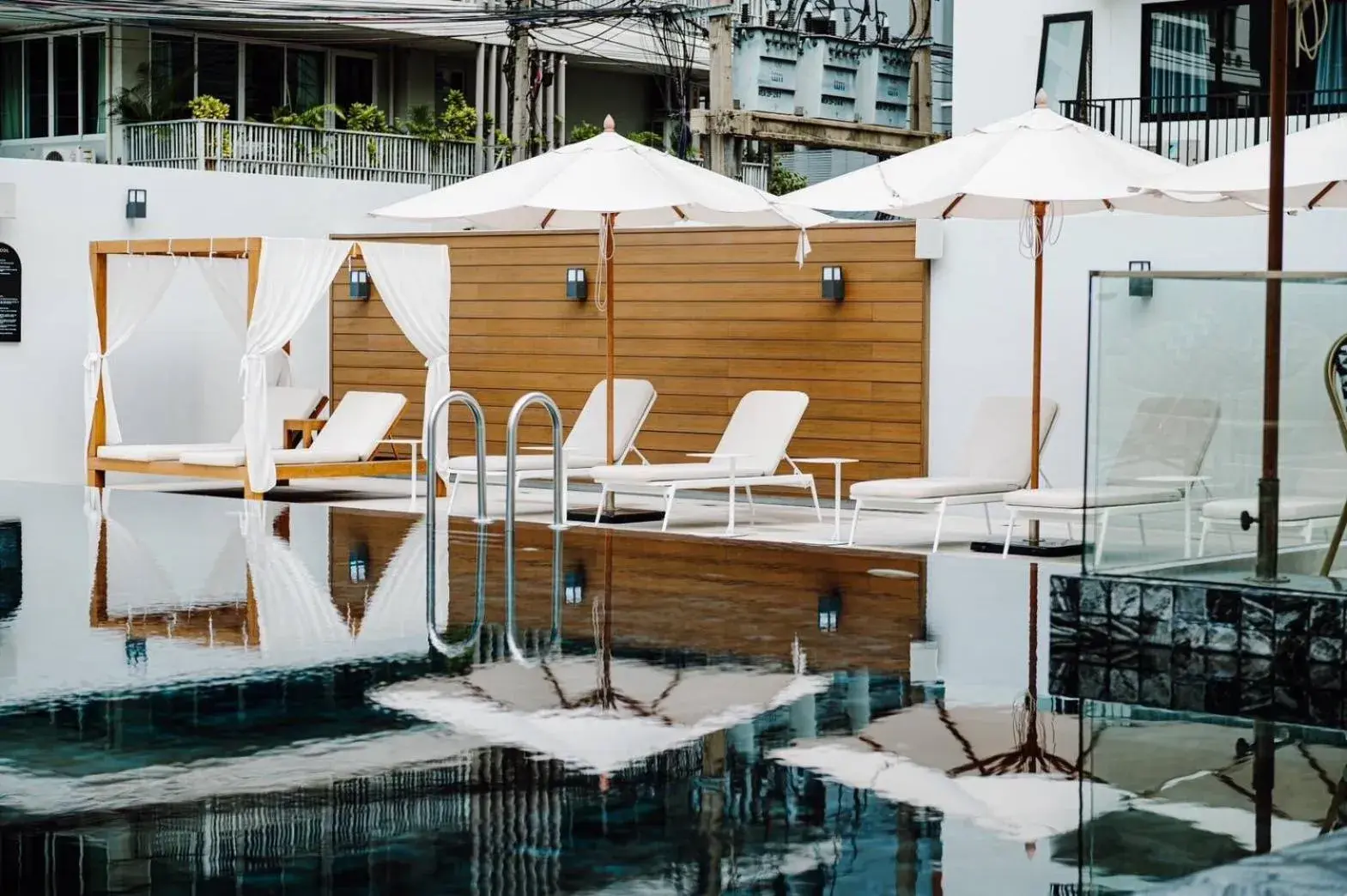 Pool view in Floral Court Hotel & Residence Sukhumvit 13 Pool view in Floral Court Hotel & Residence Sukhumvit 13