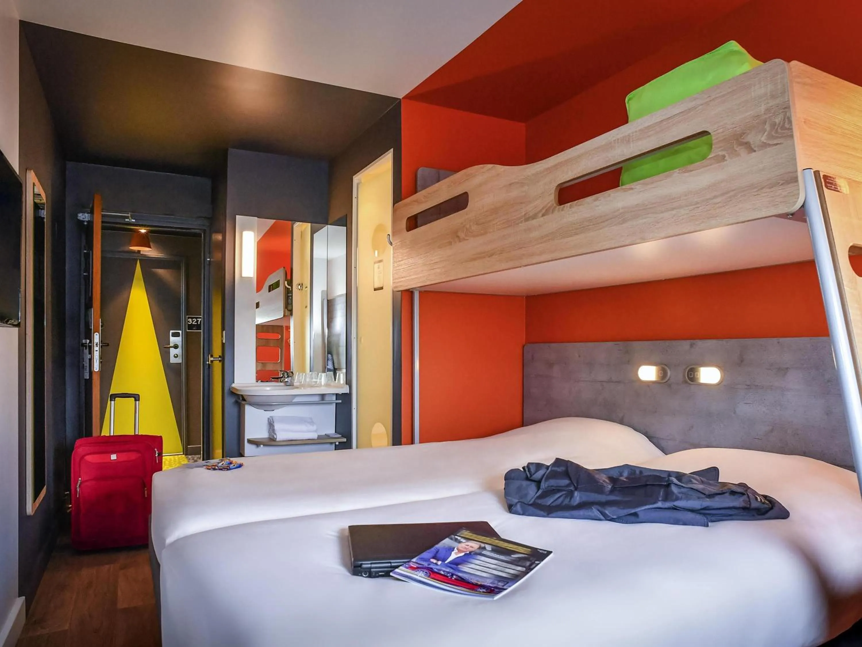Bedroom, Bed in ibis budget Amboise