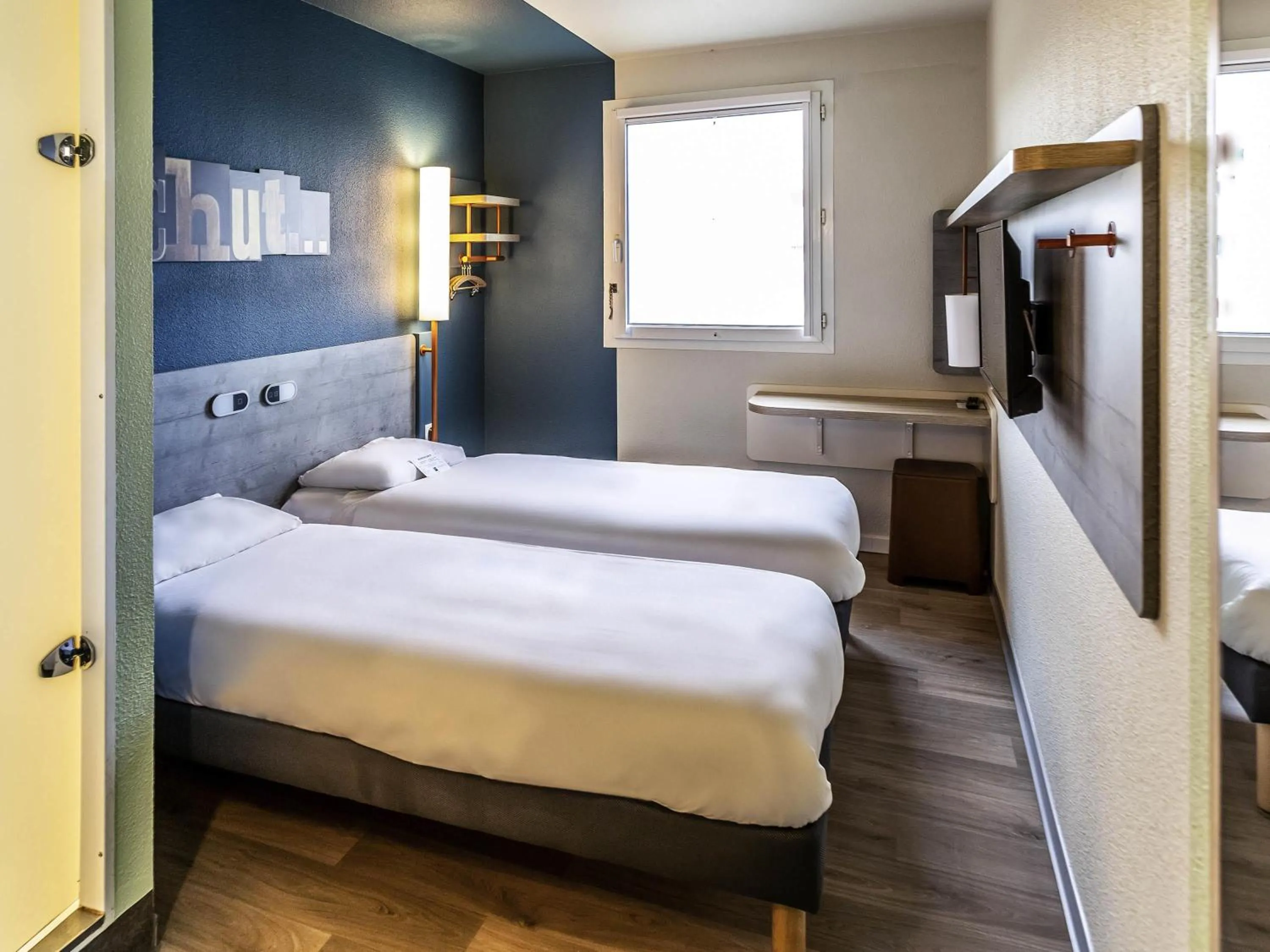 Bedroom, Bed in ibis budget Amboise