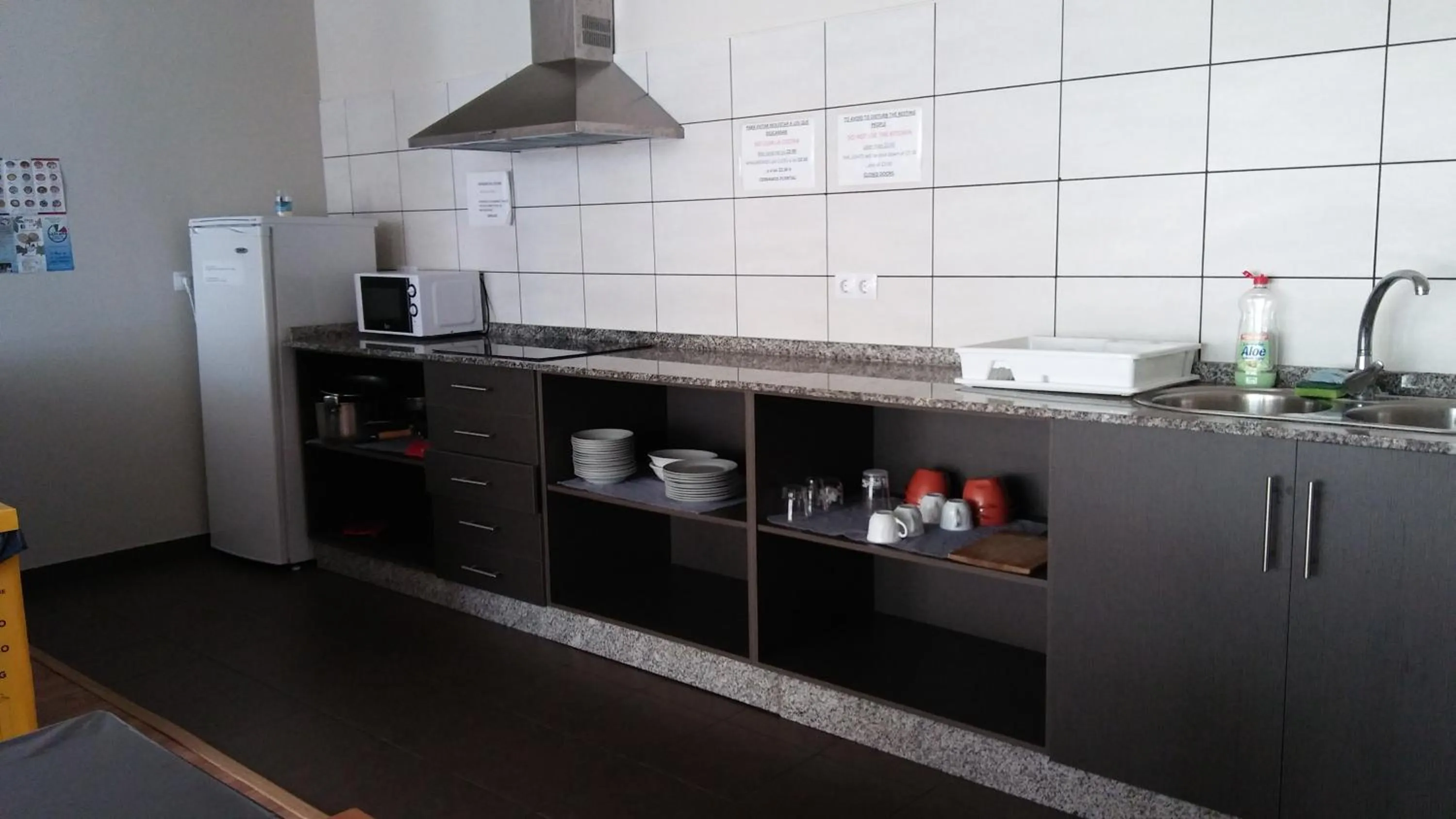 Communal kitchen in Alma del Camino - Rooms & Albergue