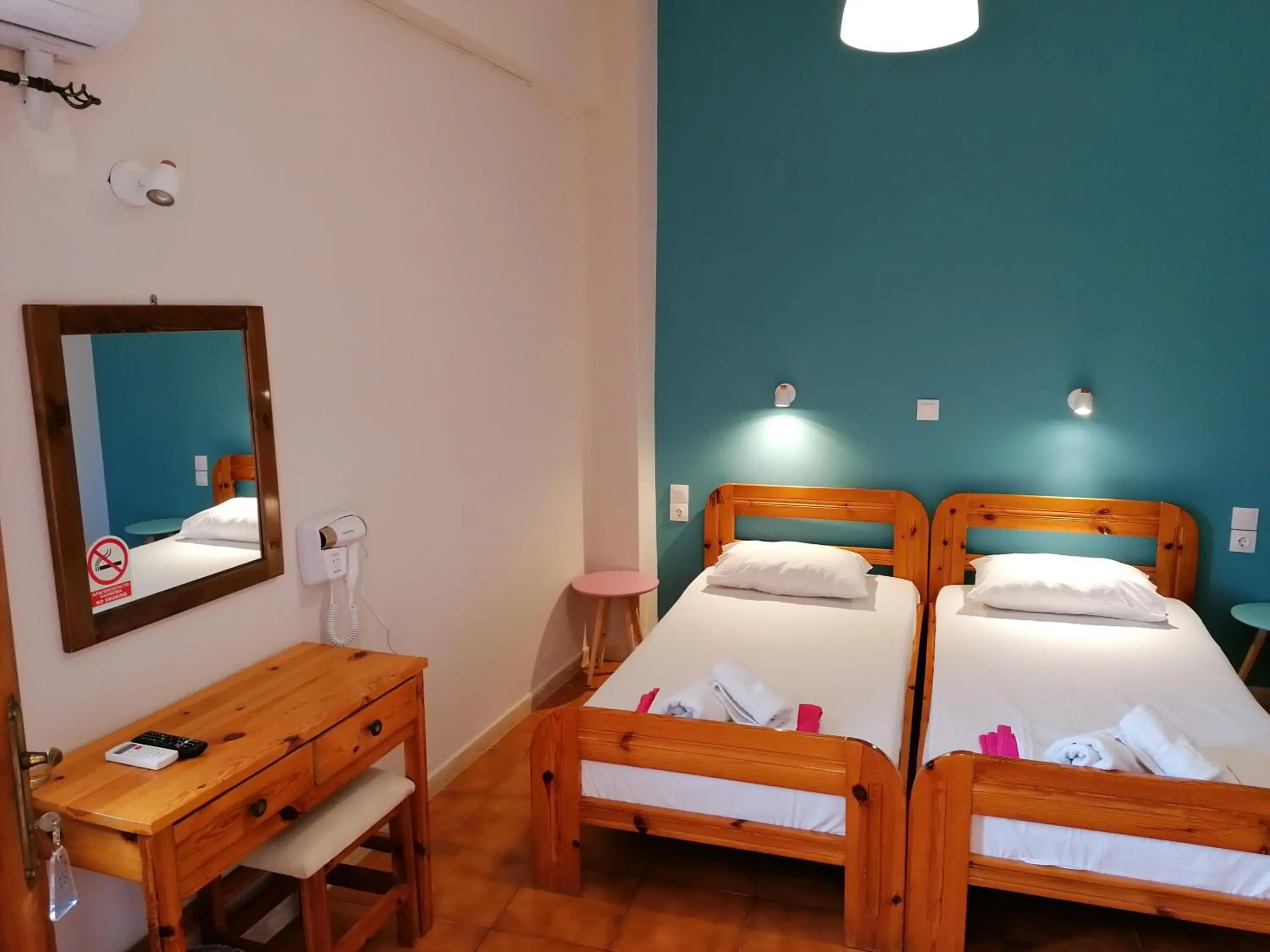 Small Twin Room - No Balcony - Street View in Perdika Mare Guesthouse Small Twin Room - No Balcony - Street View in Perdika Mare Guesthouse