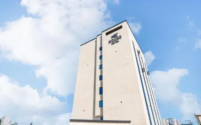 Property building in Hound Hotel Gijang Osiria Property building in Hound Hotel Gijang Osiria