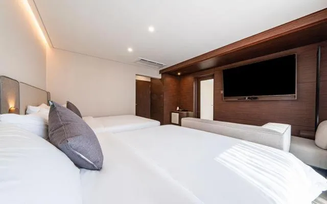 Photo of the whole room, Bed in Hound Hotel Gijang Osiria