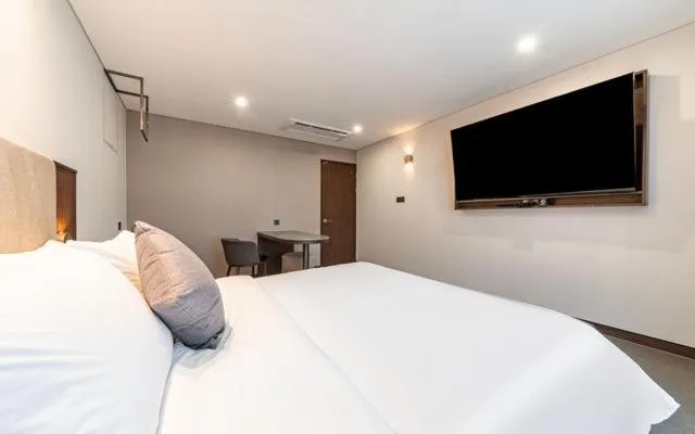 Photo of the whole room, Bed in Hound Hotel Gijang Osiria